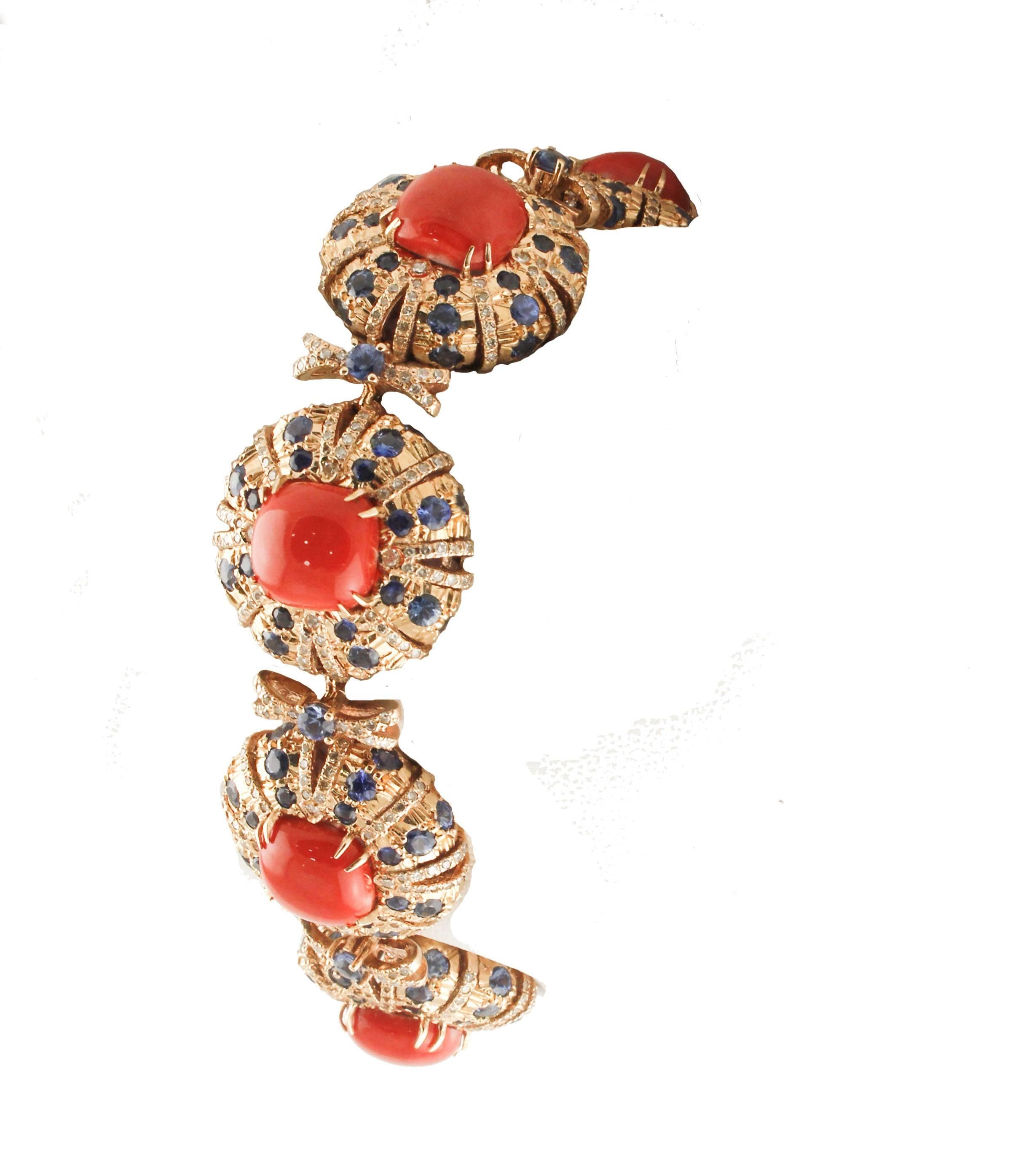 Quadratisches Armband aus roten Korallen, Diamanten, Saphiren und Roségold A Link Retrò (Retro) im Angebot