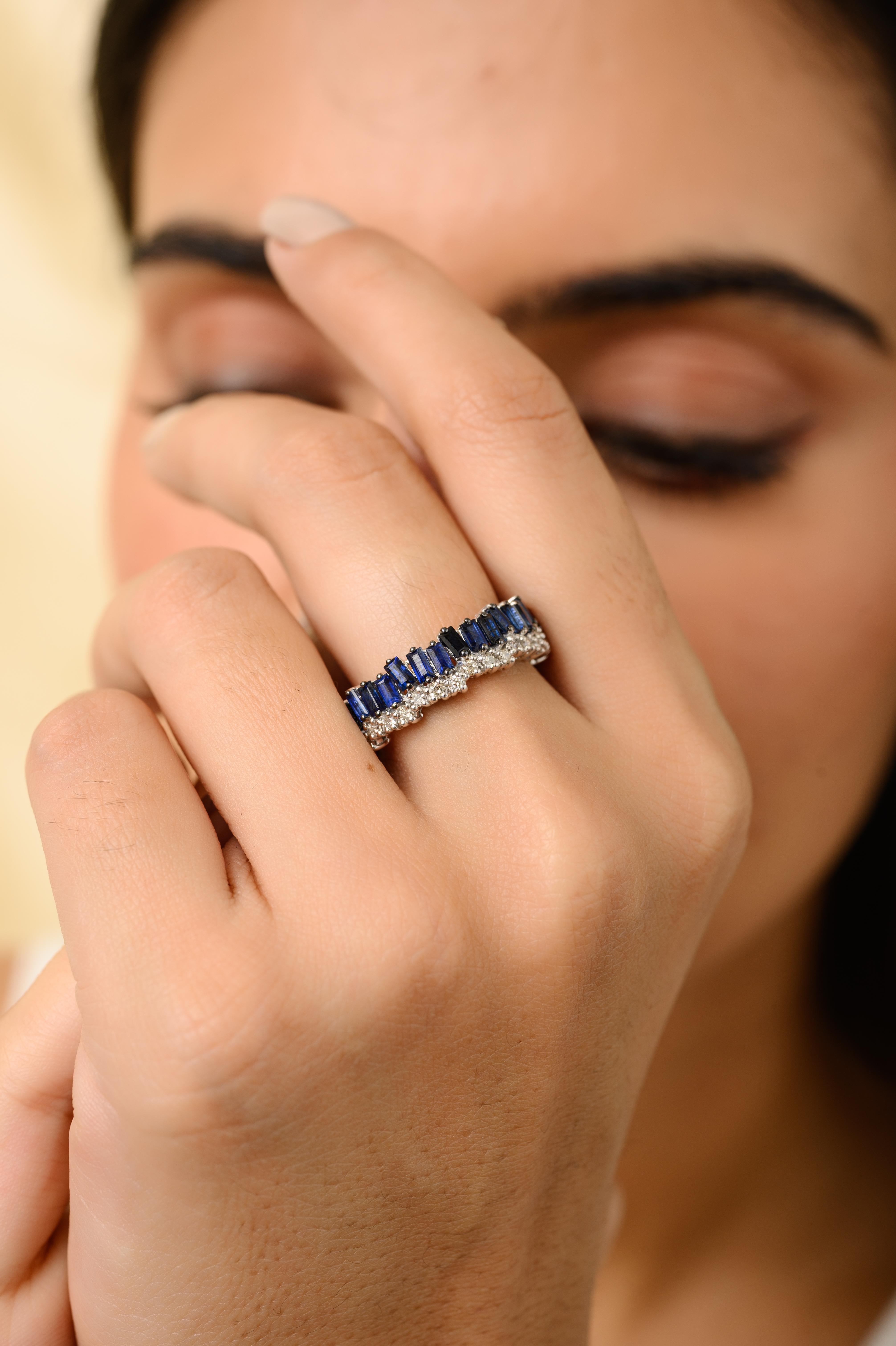 En vente :  Bague de fiançailles en or blanc 18 carats avec saphir bleu de 2,83 carats et diamants 5
