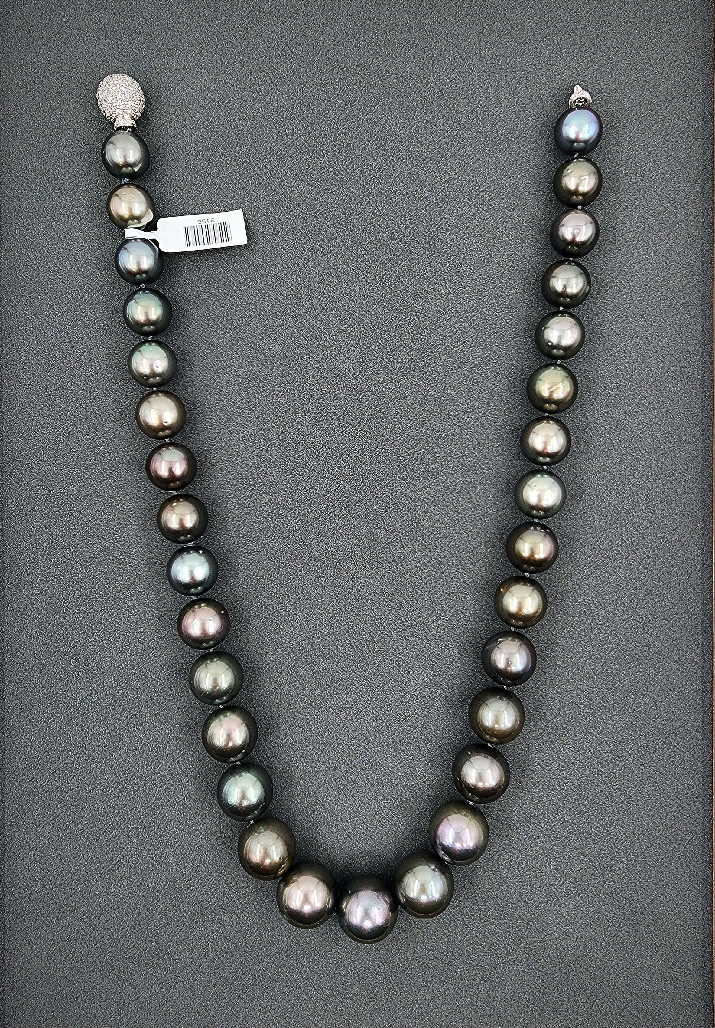 da uomo o donna Collana con diamanti da 2,83 carati e perle nere di Tahiti Nature in vendita