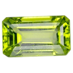 2,83 cts, Peridoto facetado talla esmeralda