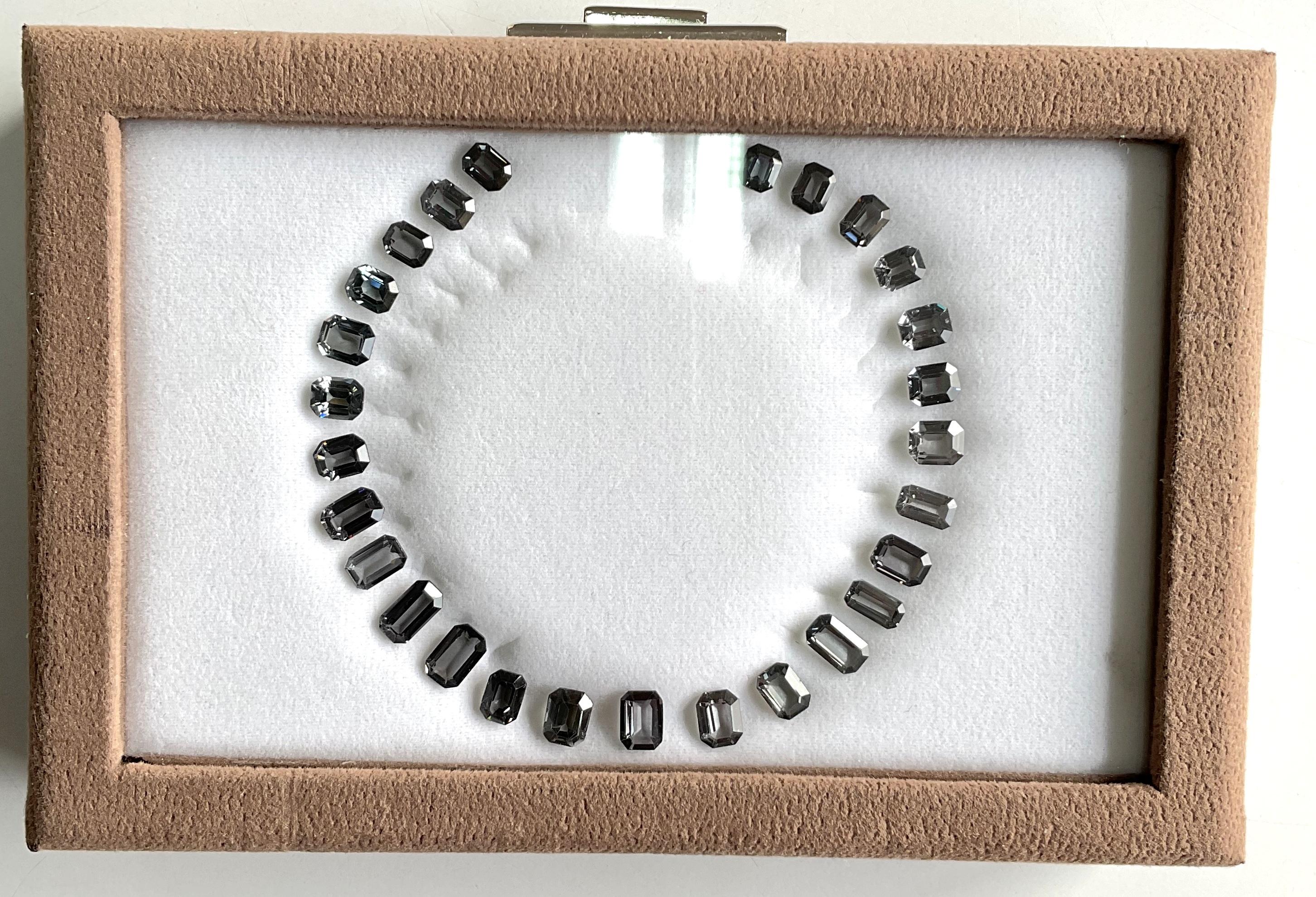 28,32 Karat birmanischer Grauspinell Top Qualität Oktagon Schliff Stein Layout Edelstein (Art déco) im Angebot
