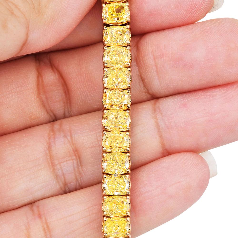 28,32cts Pulsera de tenis de diamantes amarillos talla cojín natural en venta 3