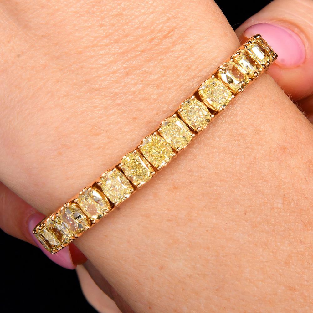 28,32cts Pulsera de tenis de diamantes amarillos talla cojín natural en venta 4