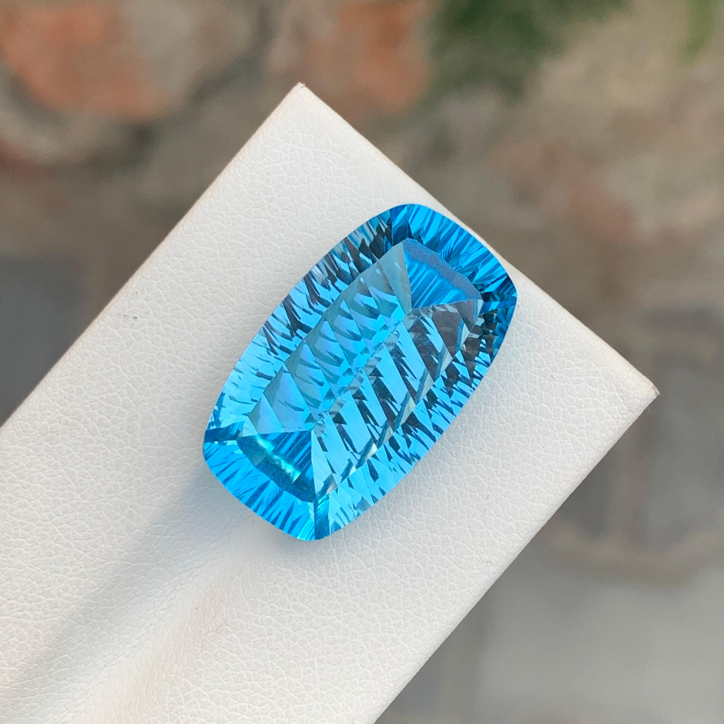 Taglio smeraldo 28,35 carati di topazio blu sfaccettato a forma di Can per collana in vendita