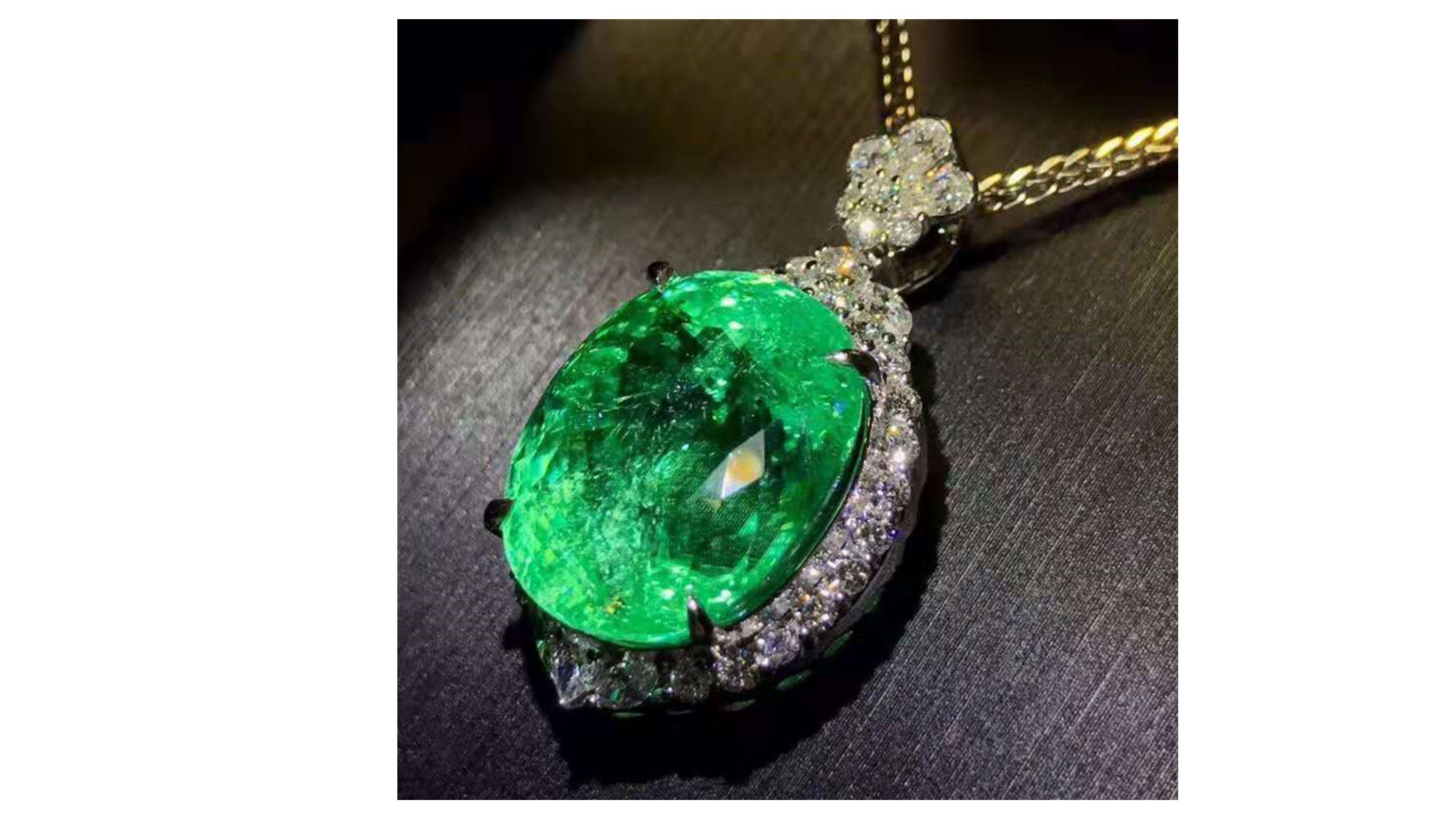 28.35 Carat Paraiba Tourmaline Diamond Necklace 18 Karat White Gold  In New Condition For Sale In Barnsley, GB