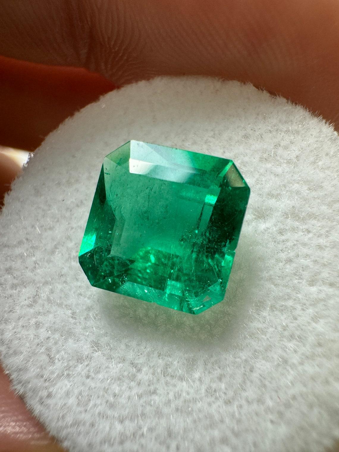 Modern 2.84 Carat 9x9 Vivid Muzo Green Loose Colombian Emerald - Asscher Cut May For Sale