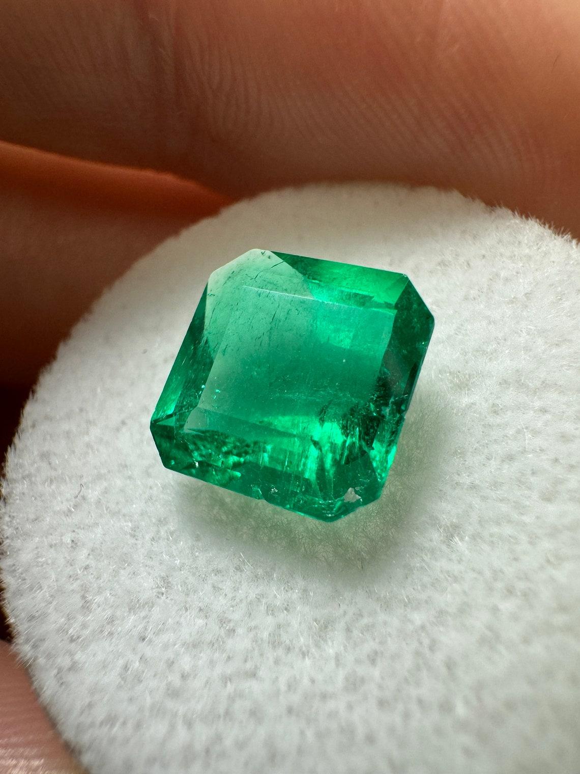 2.84 Carat 9x9 Vivid Muzo Green Loose Colombian Emerald - Asscher Cut May In New Condition For Sale In Jupiter, FL