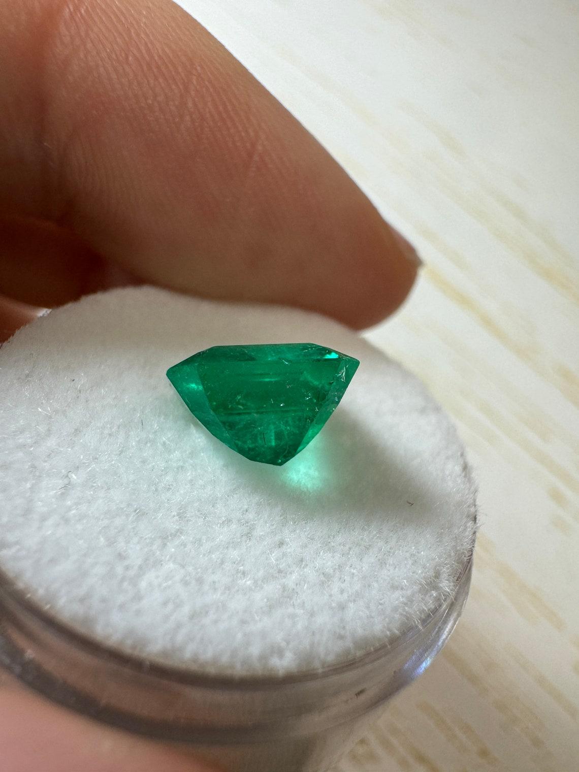 Women's 2.84 Carat 9x9 Vivid Muzo Green Loose Colombian Emerald - Asscher Cut May For Sale