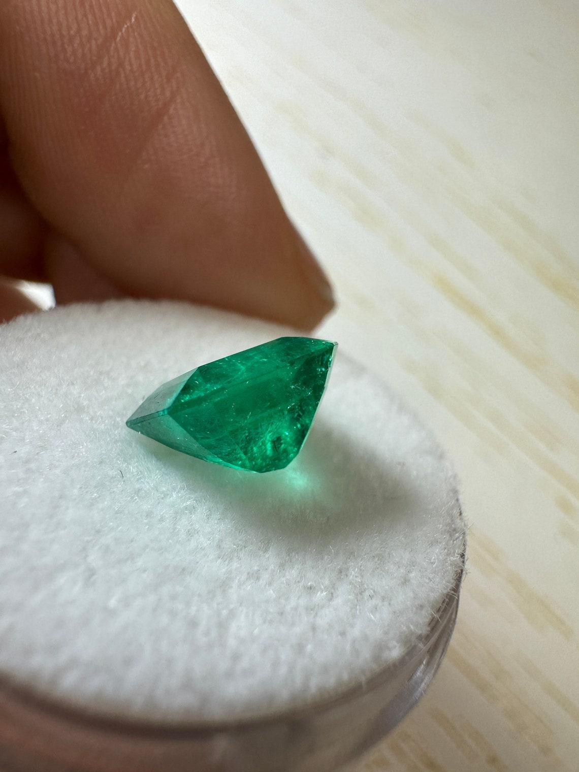 2.84 Carat 9x9 Vivid Muzo Green Loose Colombian Emerald - Asscher Cut May For Sale 1