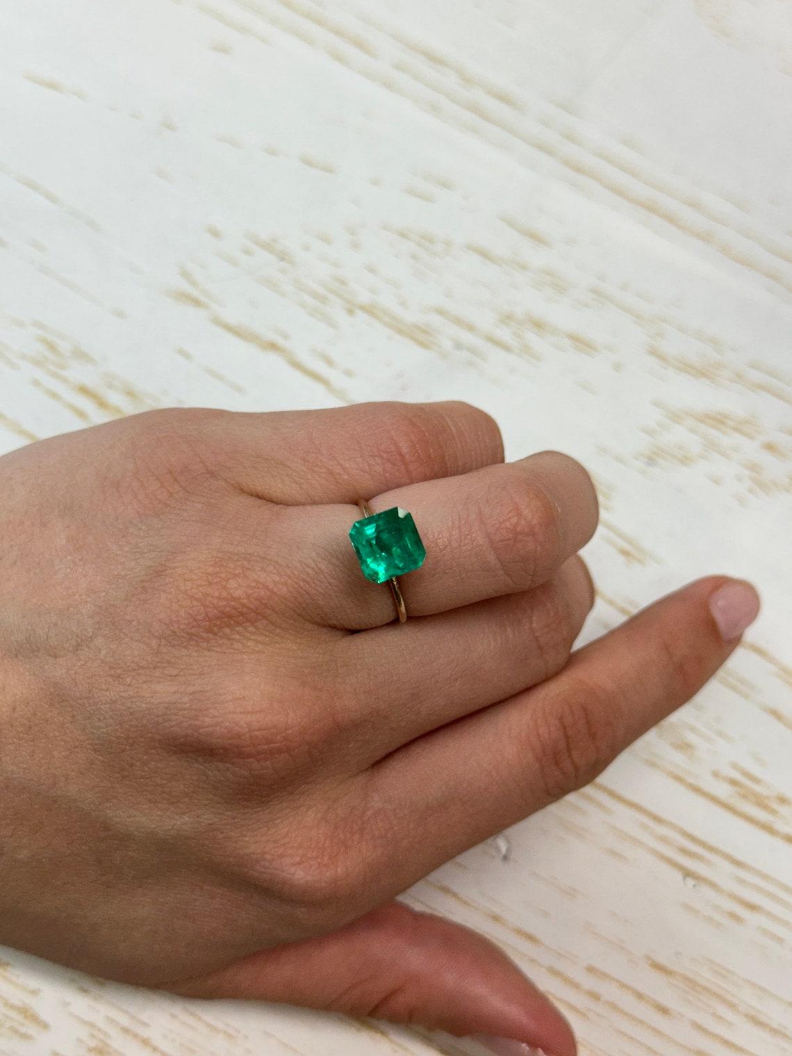 2.84 Carat 9x9 Vivid Muzo Green Loose Colombian Emerald - Asscher Cut May For Sale 2