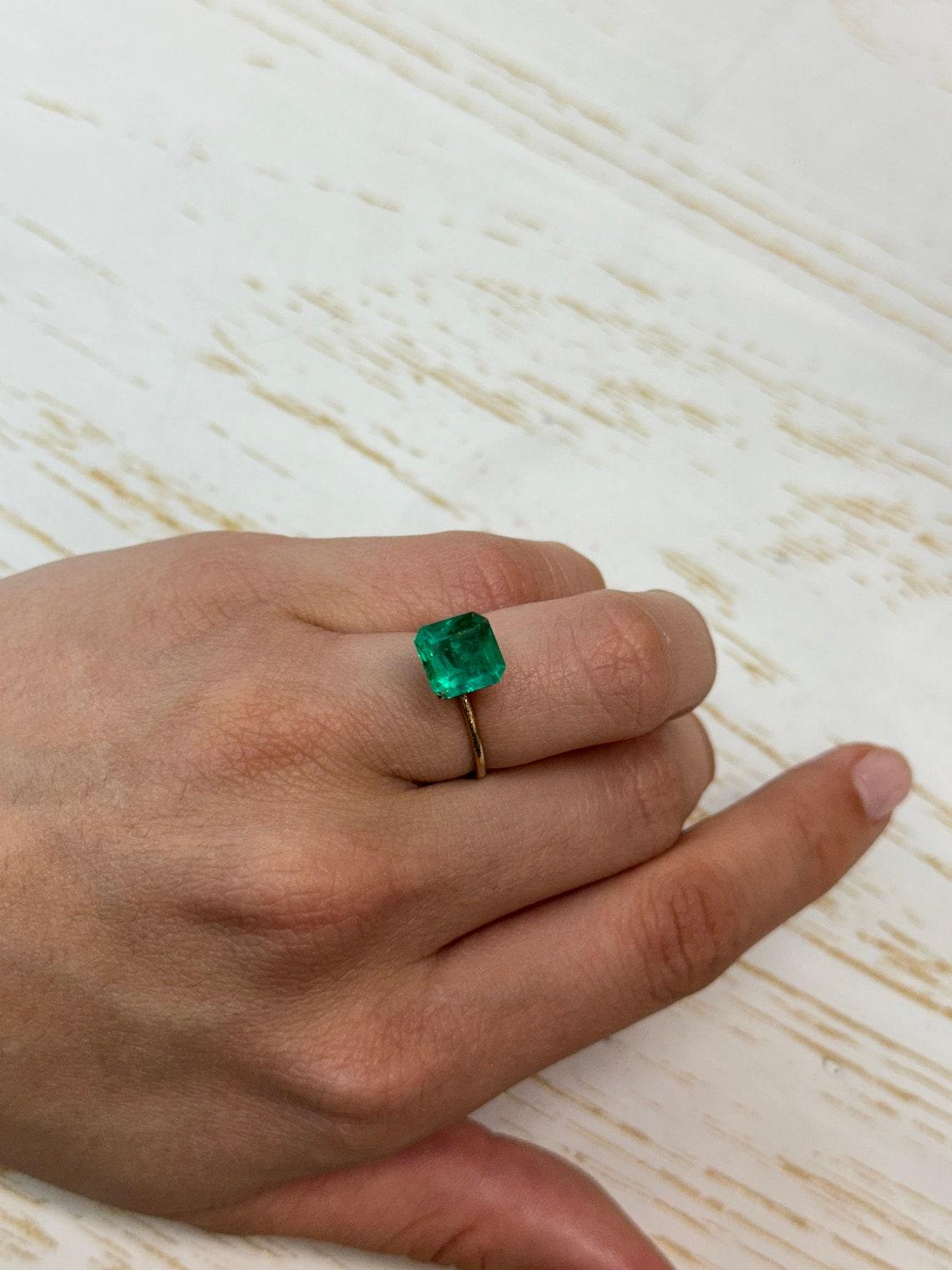 2.84 Carat 9x9 Vivid Muzo Green Loose Colombian Emerald - Asscher Cut May For Sale 3