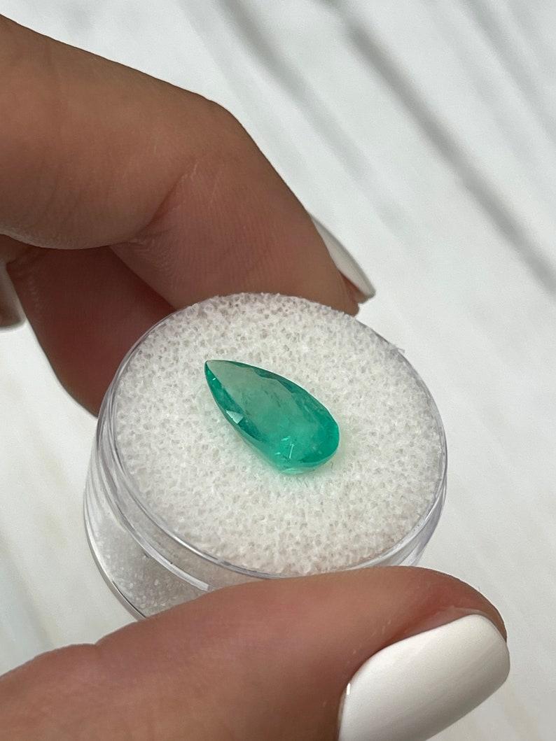 Taglio a goccia Smeraldo colombiano verde bluastro da 2,84 carati - Pietra di maggio a goccia con taglio a pera in vendita