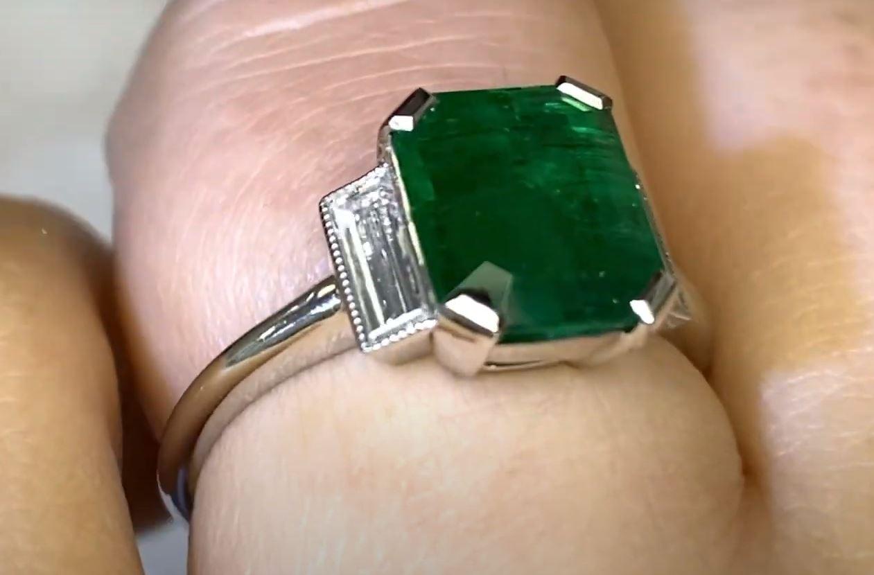 2.84 Carat Emerald-Cut Emerald Ring, Platinum In Excellent Condition In New York, NY