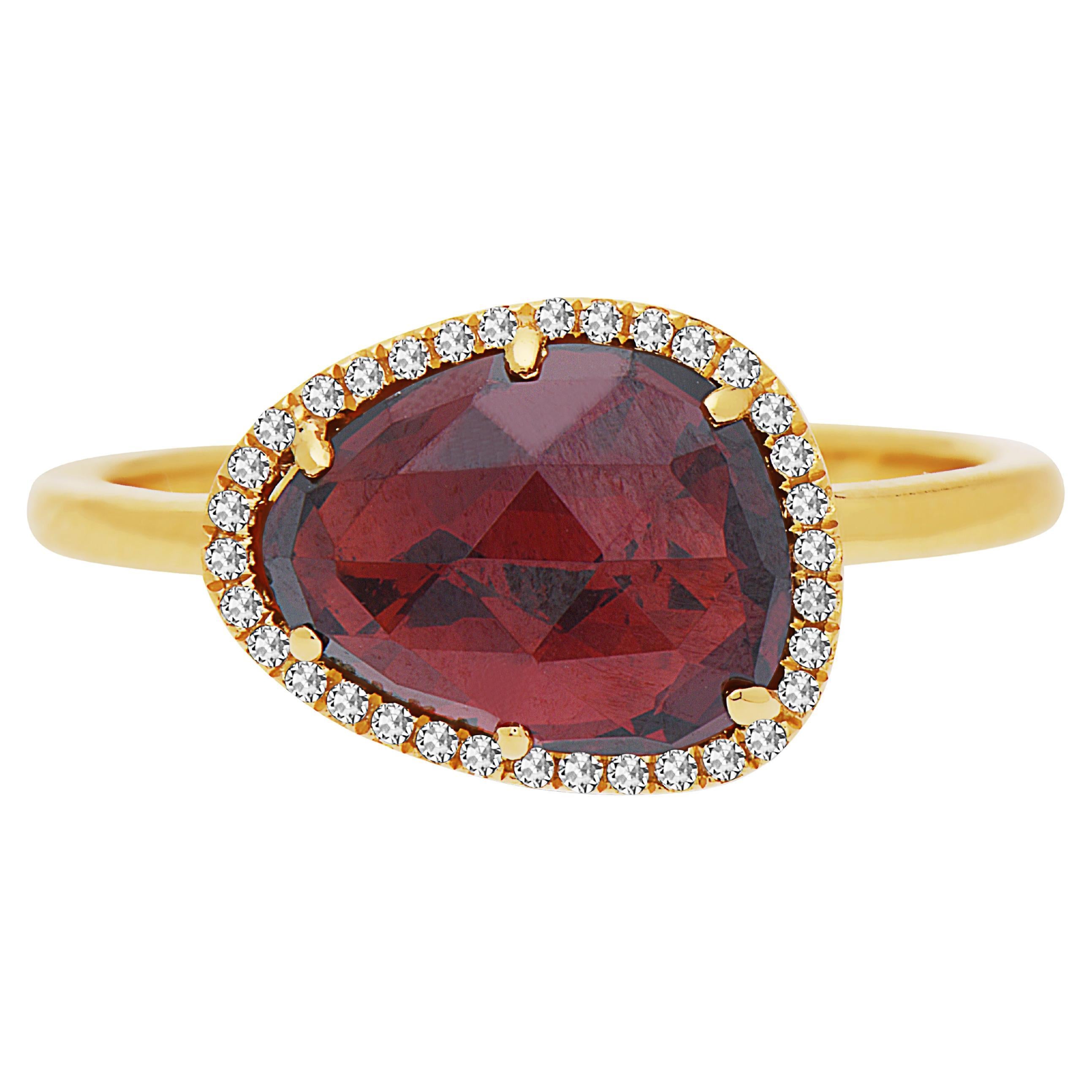 2.84 Carat Garnet & Diamond Yellow Gold Ring