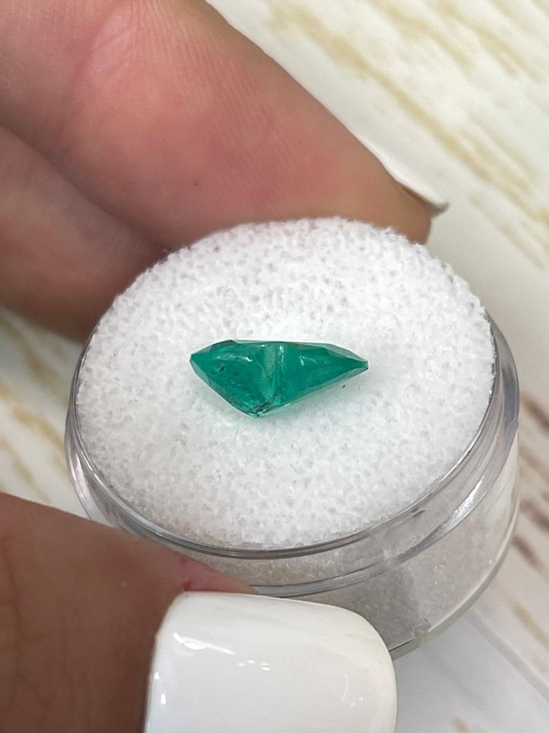2.84 Karat kolumbianischer Smaragd im Herzschliff  Hellgrüner 10x11 loser Edelstein Damen im Angebot