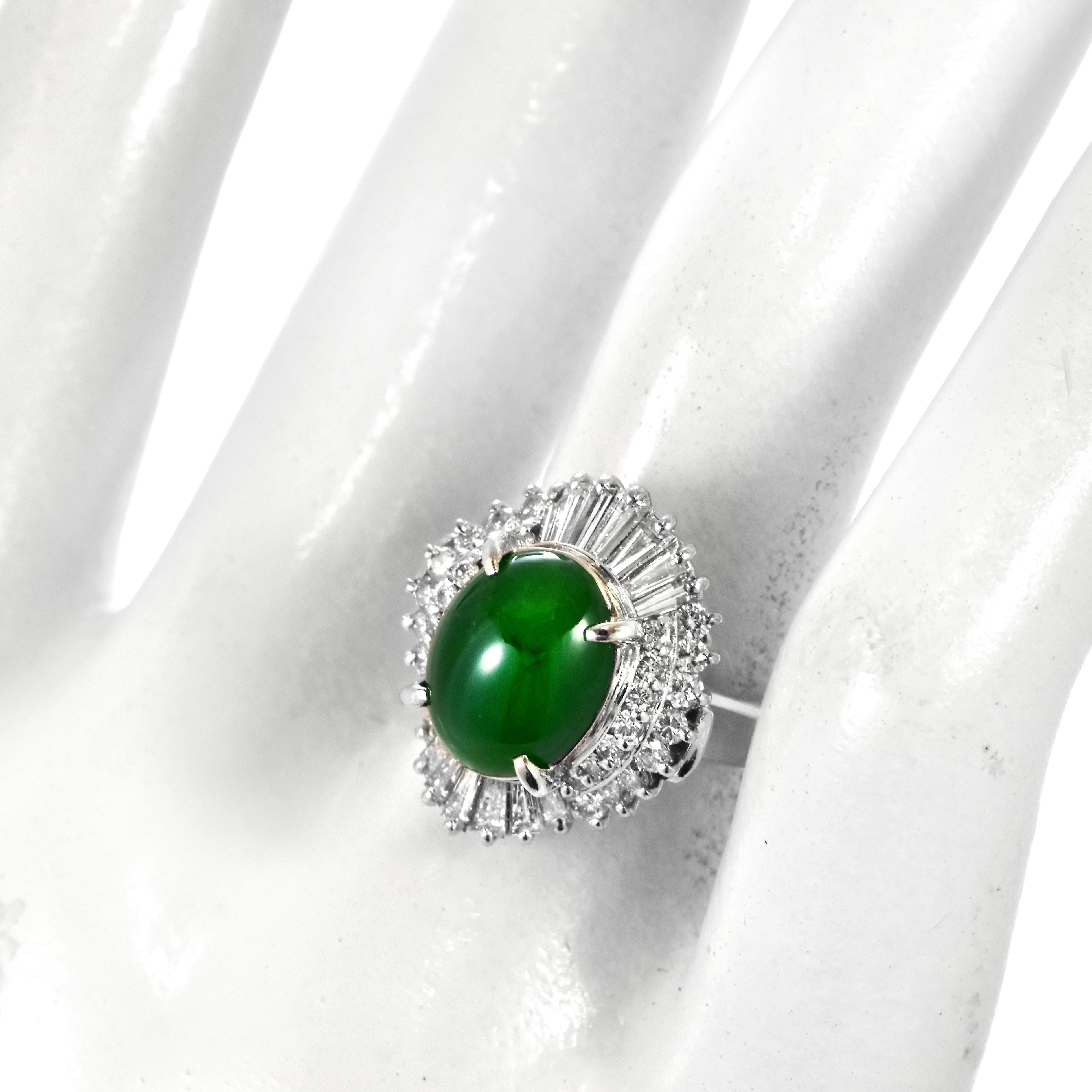 Anillo de Jade Natural Tipo A y Diamantes en Platino de 2.84 Quilates Cabujón en venta