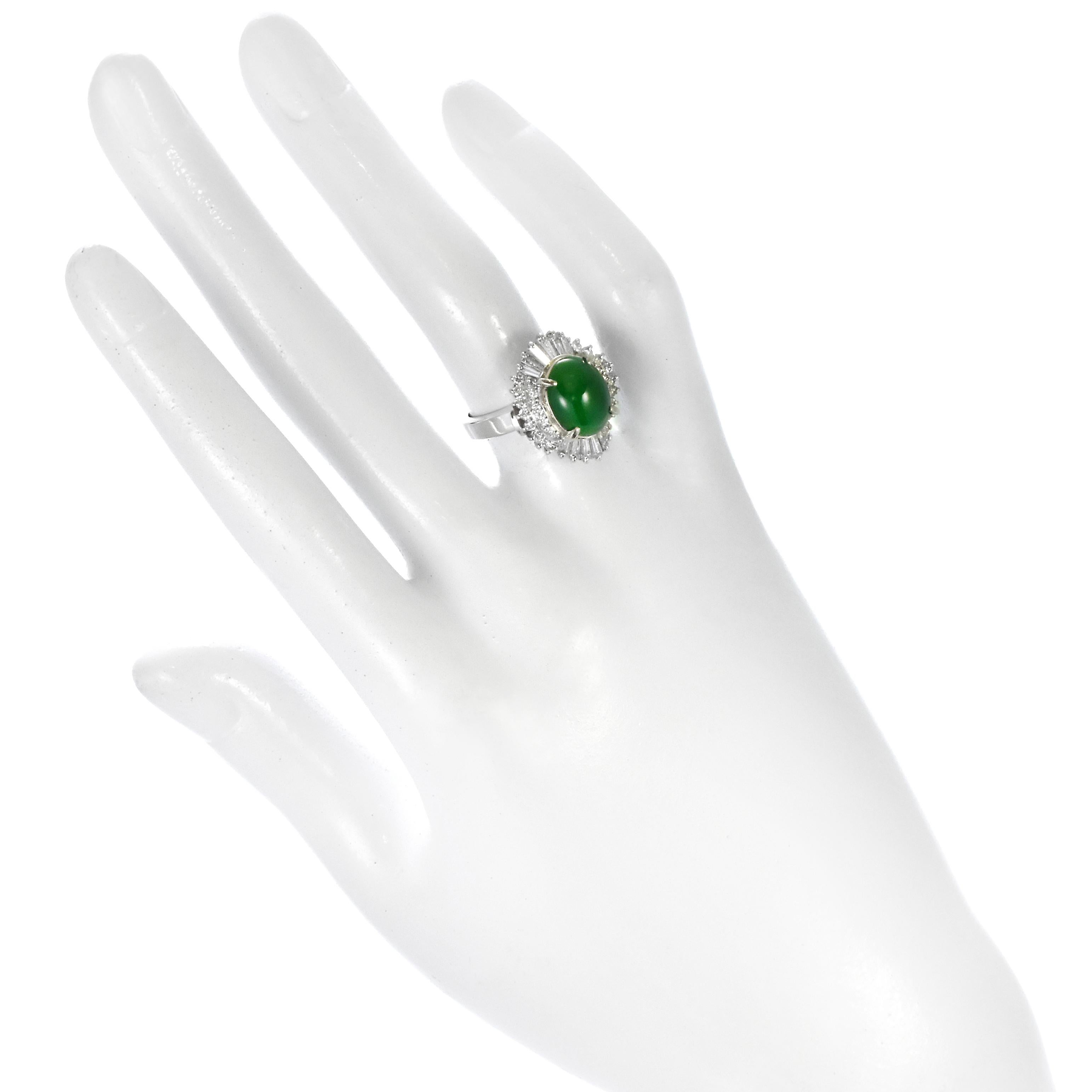 Anillo de Jade Natural Tipo A y Diamantes en Platino de 2.84 Quilates en Excelente estado para la venta en Tokyo, JP