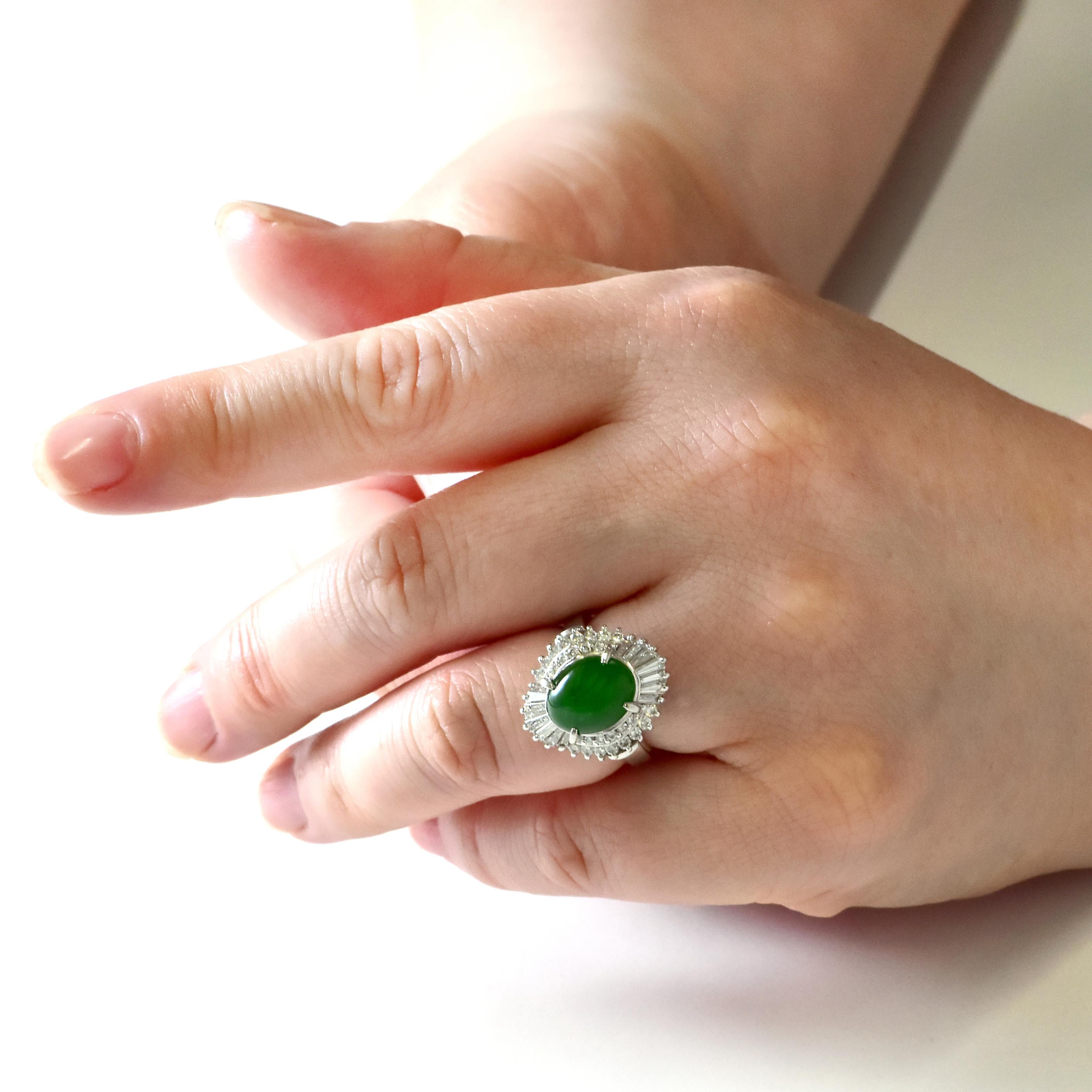 De las mujeres Anillo de Jade Natural Tipo A y Diamantes en Platino de 2.84 Quilates en venta