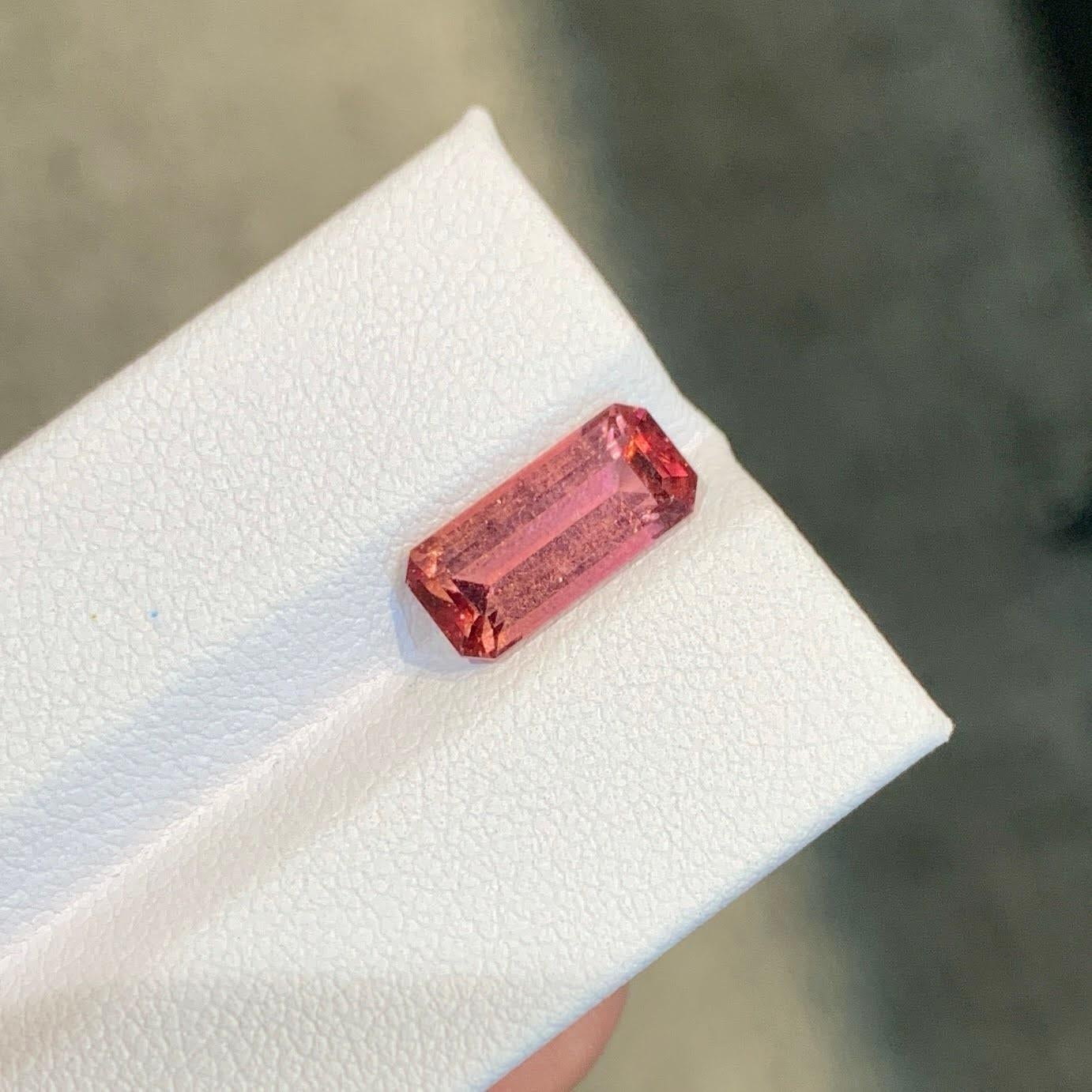 Moderne Pierre précieuse afghane taille émeraude tourmaline rose 2,84 carats en vente