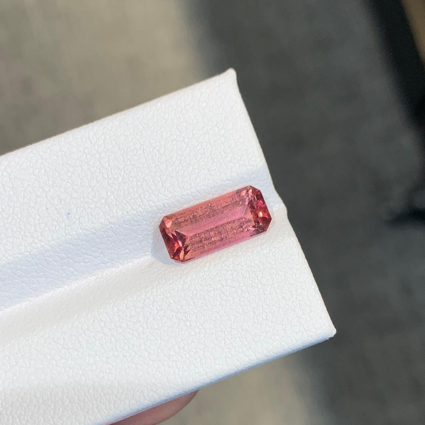Pierre précieuse afghane taille émeraude tourmaline rose 2,84 carats Neuf - En vente à Bangkok, TH