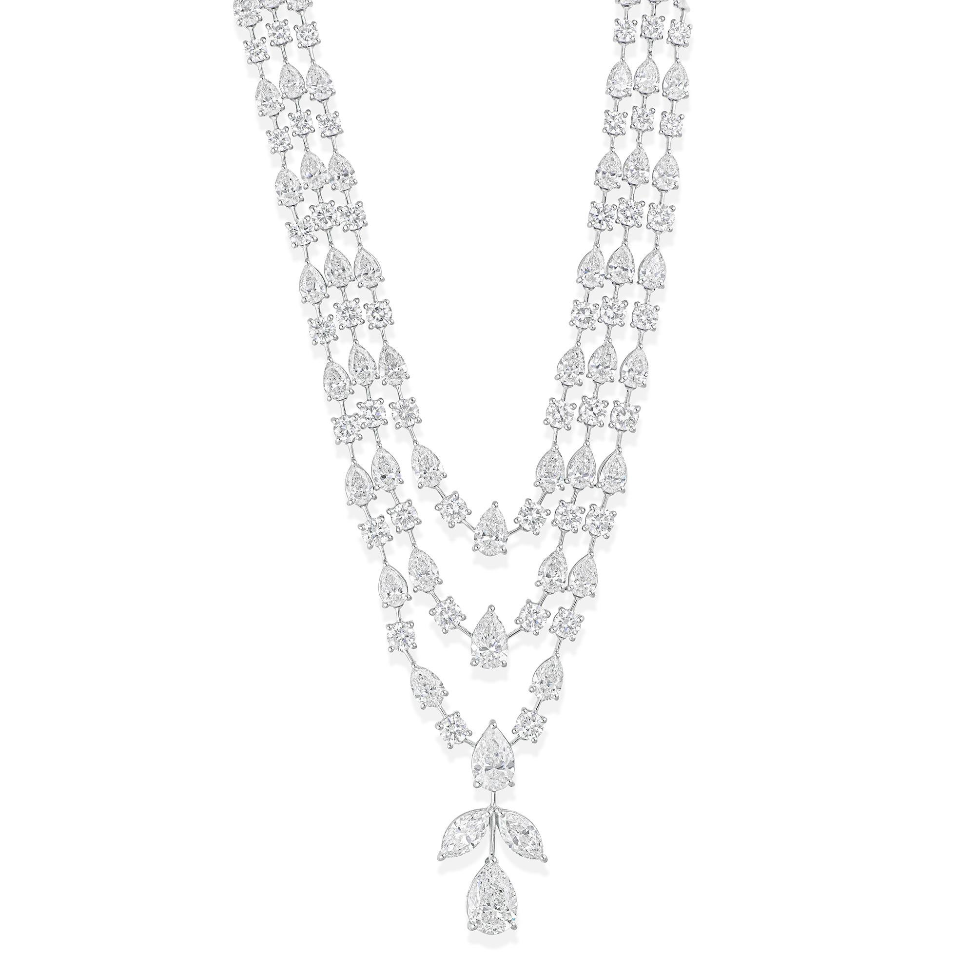 Diese exquisite Halskette ist aus 18-karätigem Gold gegossen und mit 28,45 Karat funkelnden Diamanten besetzt.

FOLLOW SPECTRUM JEWELS Storefront, um die neueste Collection'S und exklusive Stücke zu sehen. Spectrum Jewels ist stolz darauf, ein Top