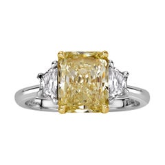 2.84ct Fancy Light Yellow Radiant Cut Diamond Engagement Ring