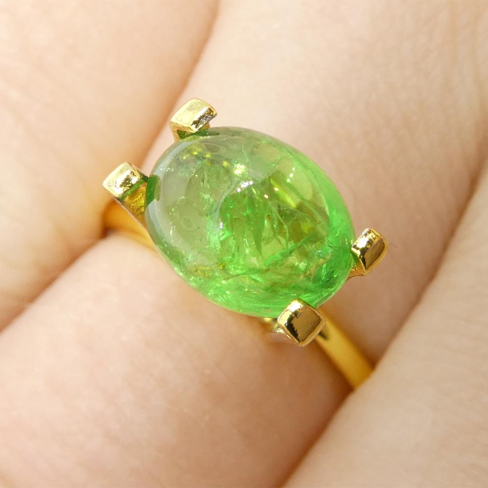 Taglio ovale Granato ovale cabochon di tsavorite verde del Kenya, 2.84ct, non riscaldato in vendita