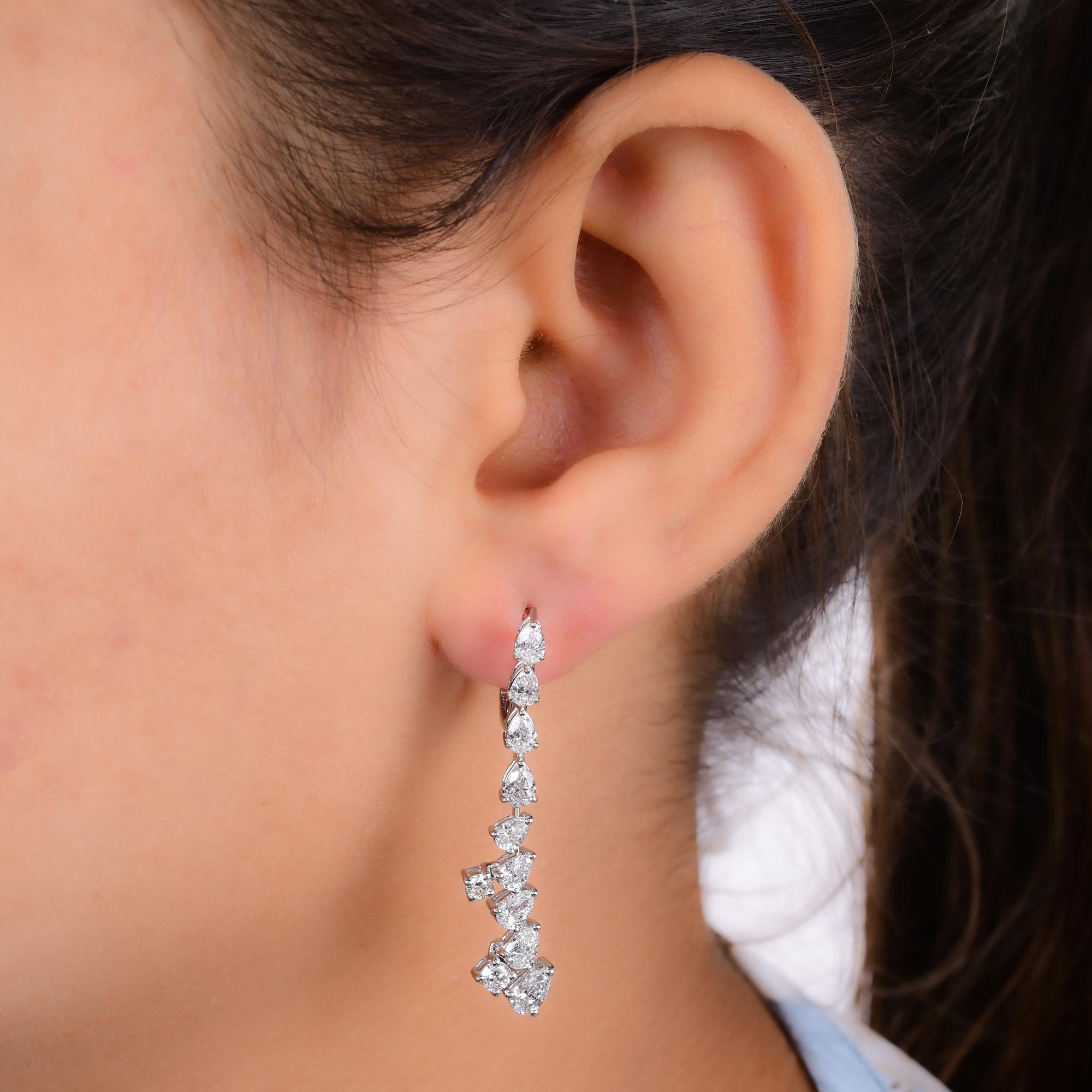 Code de l'article :- SEE-14670 (14k)
Poids brut :- 5.05 gm
Or blanc 14k Poids :- 4.49 gm
Poids du diamant naturel :- 2.84 Ct. ( DIAMANT MOYEN DE PURETÉ SI1-SI2 ET DE COULEUR H-I )
Taille des boucles d'oreilles :- 37 mm environ.

Personnalisation