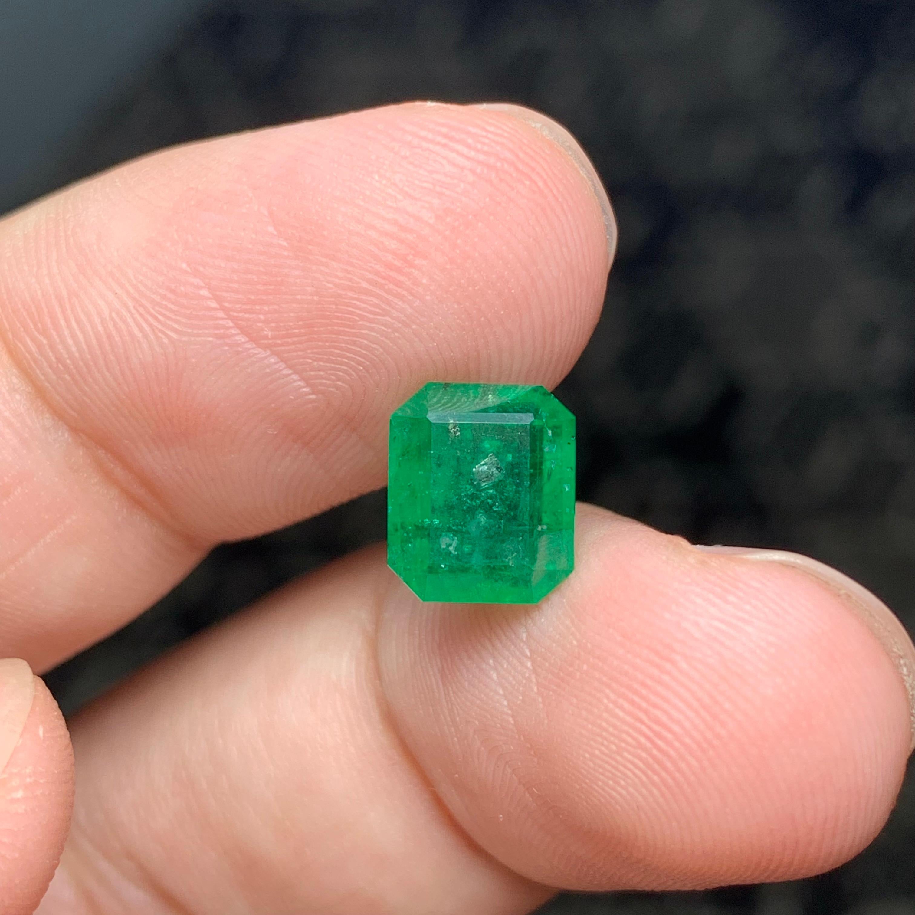 2.85 Carat Adorable Natural Loose Emerald Gemstone From Swat Mine  For Sale 3