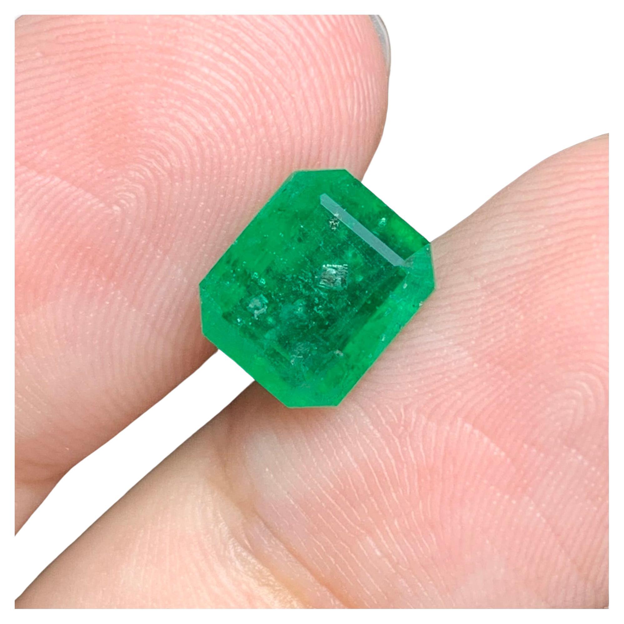 2.85 Carat Adorable Natural Loose Emerald Gemstone From Swat Mine  For Sale