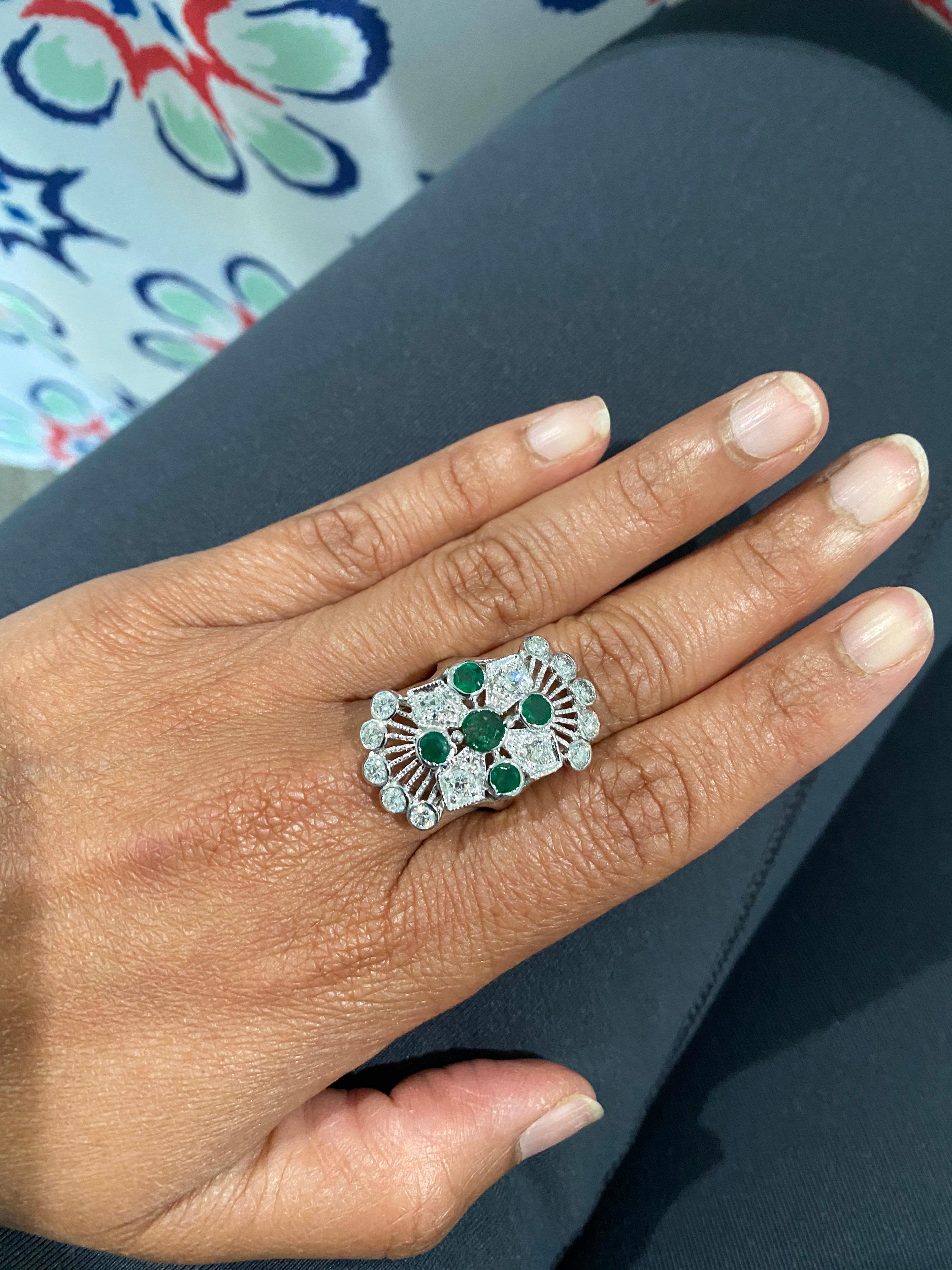 2.85 Carat Emerald and Diamond 14 Karat White Gold Cocktail Ring For Sale 1