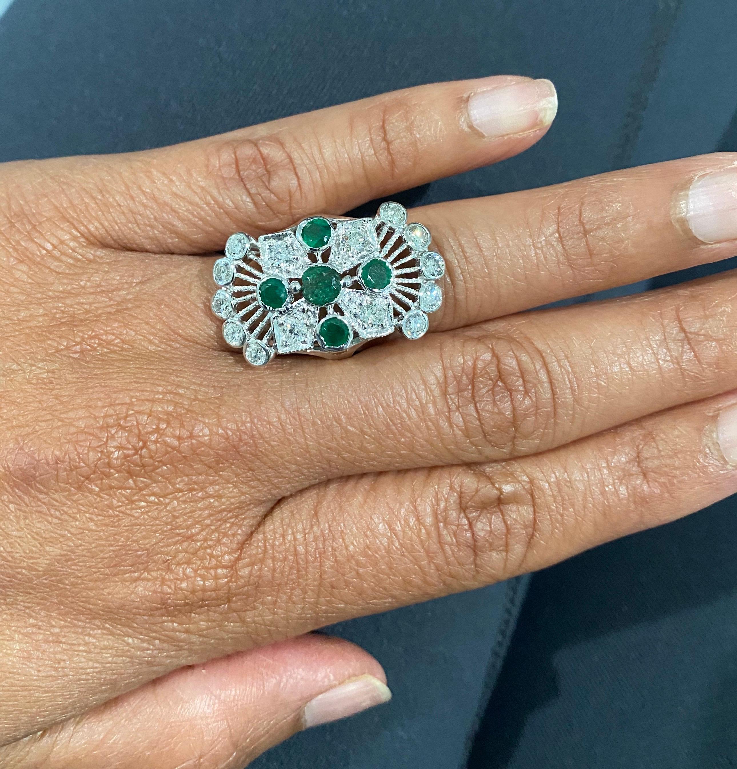 2.85 Carat Emerald and Diamond 14 Karat White Gold Cocktail Ring For Sale 2
