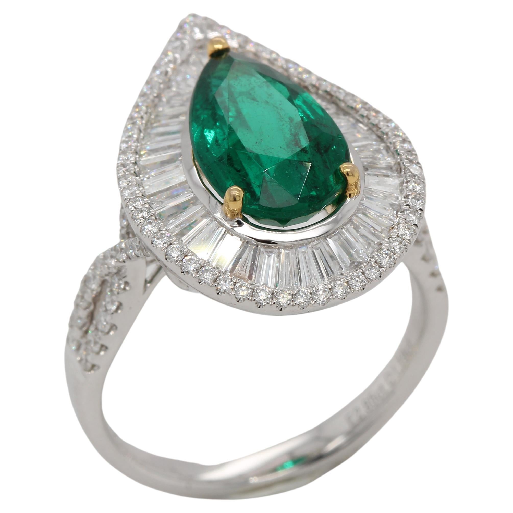 2.85 Carat Emerald and Diamond Wedding Ring in 18 Karat Gold For Sale