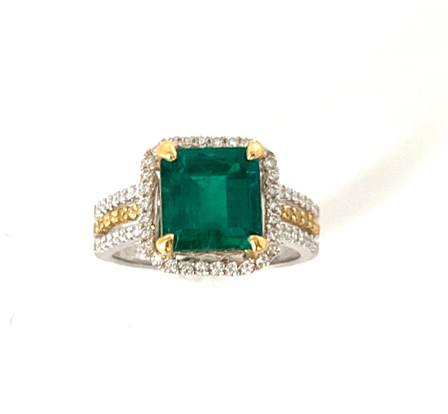 Artisan 2.85 Carat Emerald Cocktail Ring with Canary and White Diamonds in 18k Gold For Sale