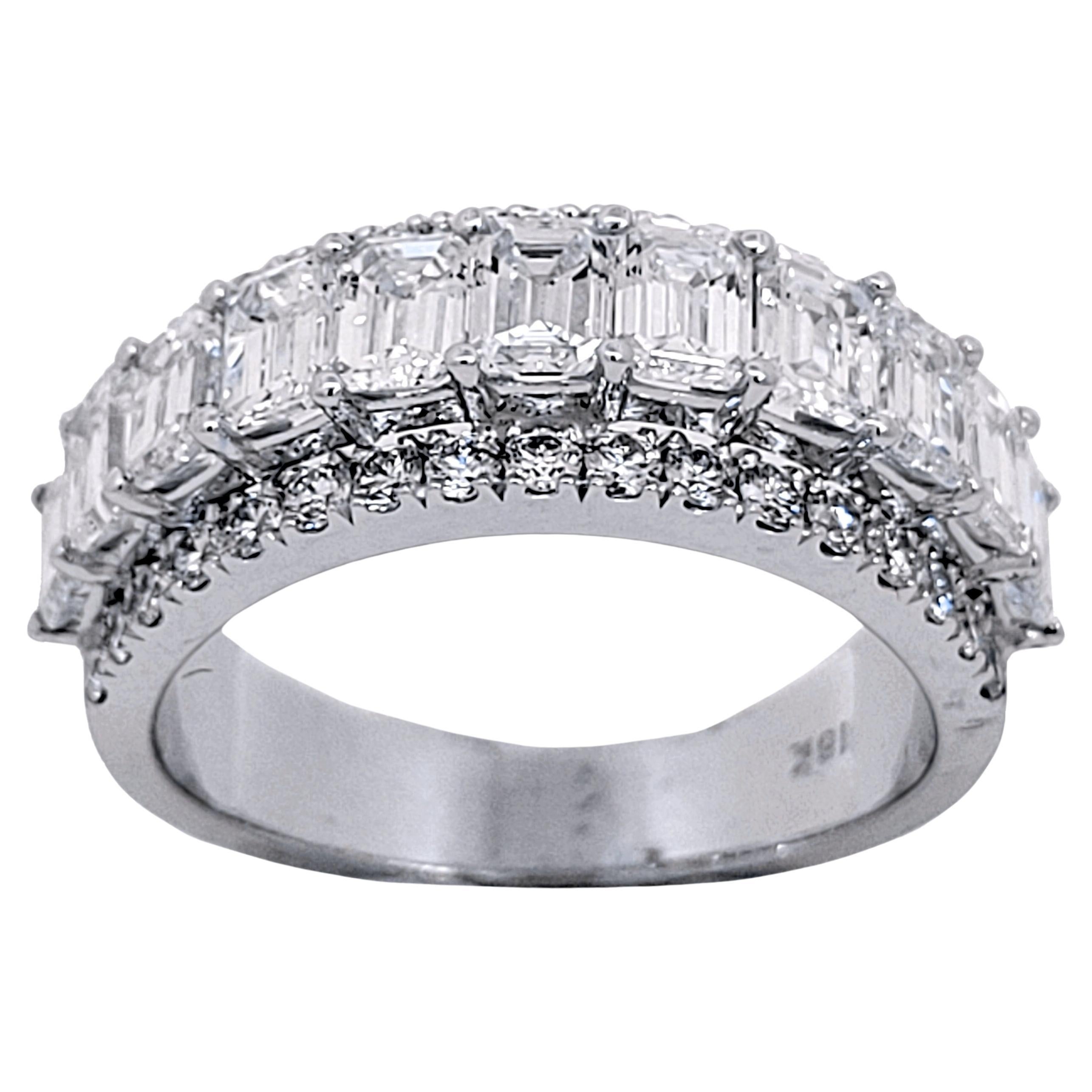 2.85 Carat Emerald Cut/Round Brilliant Diamond 18k Gold Anniversary Ring For Sale