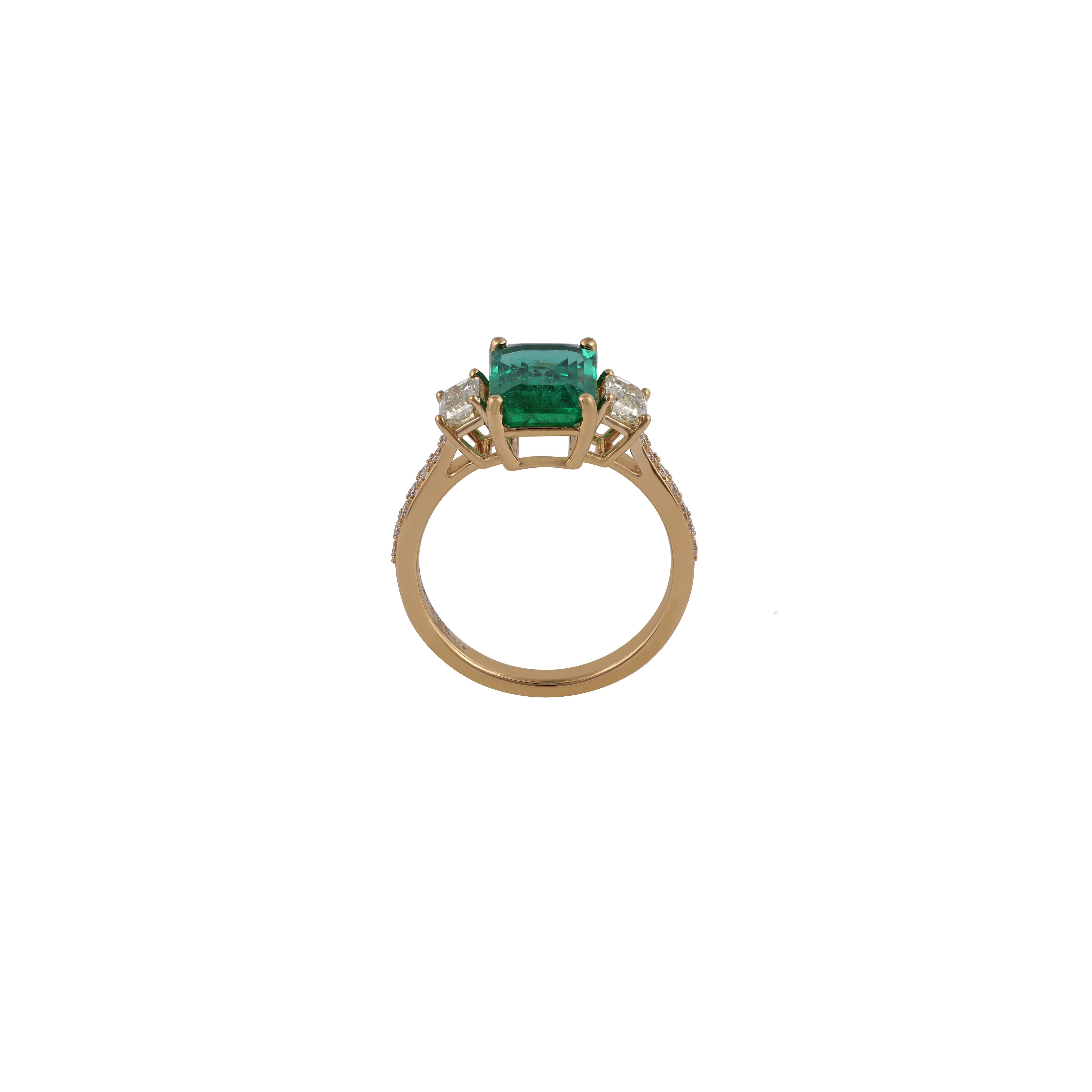 Modern 2.85 Carat ZAMBIAN Emerald & Diamond Ring Studded In 18K Yellow Gold 