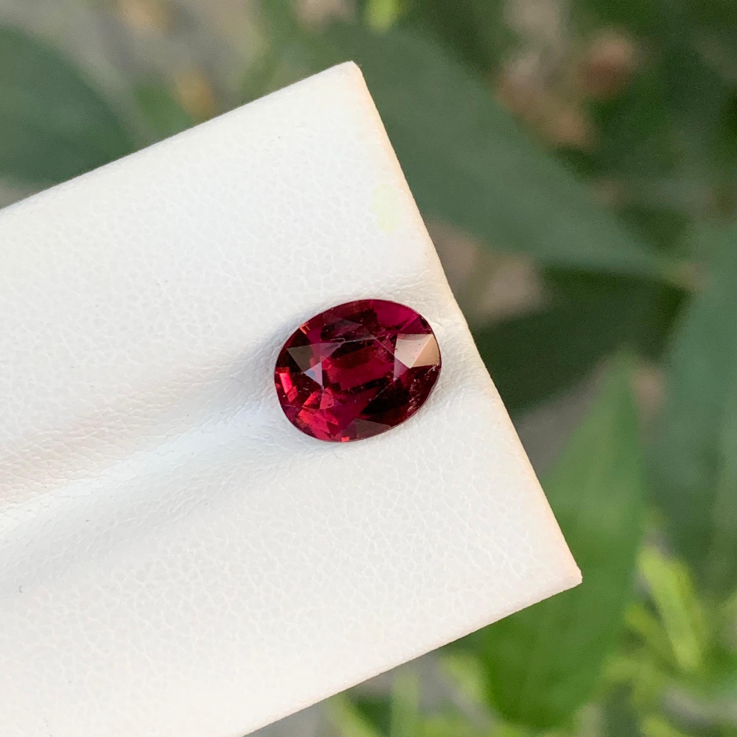 Taille ovale 2.85 Carat Excellent Tourmaline Rubellite Faceted Oval Shape Gemstone en vente