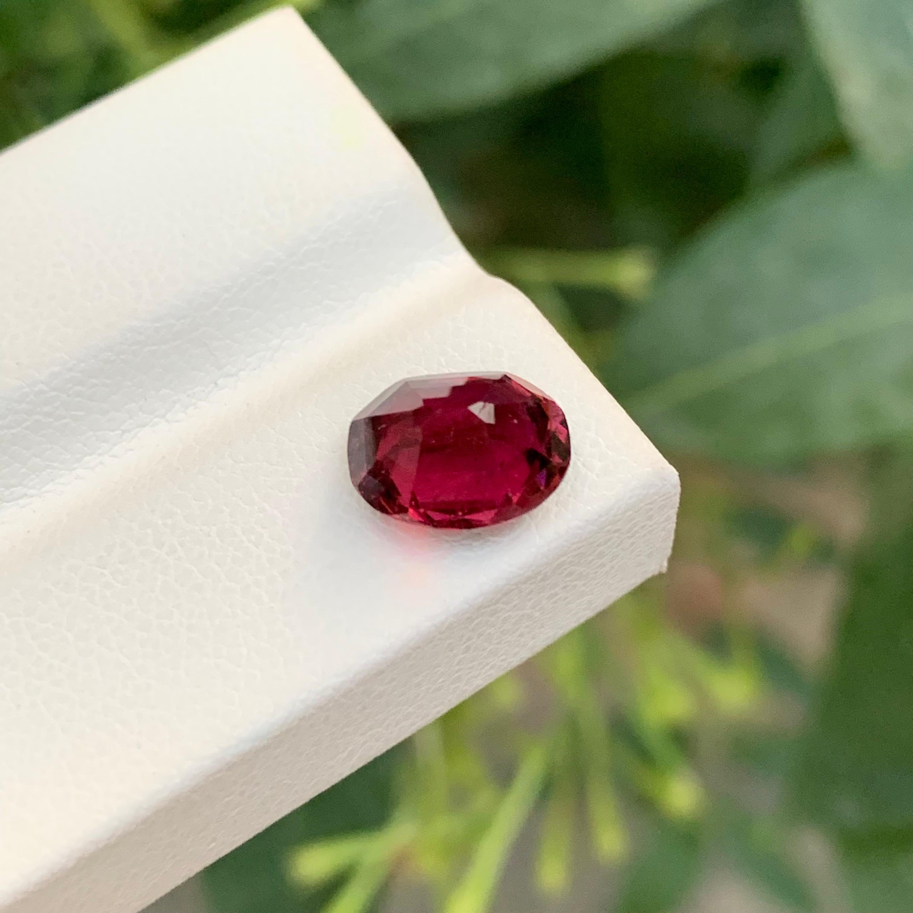 2.85 Carat Excellent Tourmaline Rubellite Faceted Oval Shape Gemstone Unisexe en vente