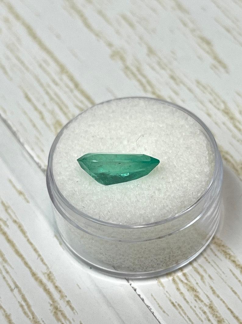 2.85 Carat Medium Light Green Colombian Emerald - Pear Cut Teardrop May Neuf - En vente à Jupiter, FL