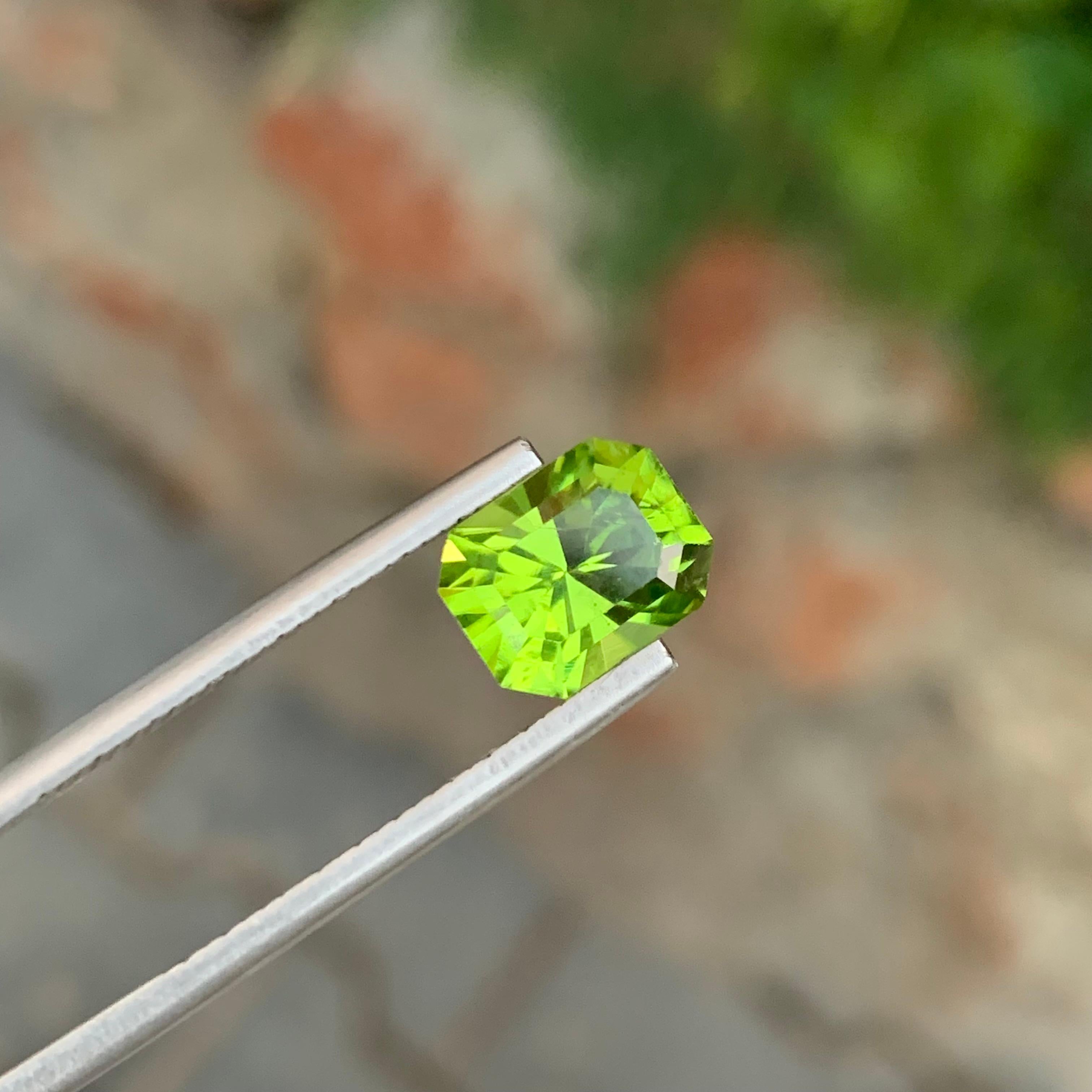 da uomo o donna 2,85 carati di peridoto verde mela naturale sfuso a forma di smeraldo dal Pakistan in vendita
