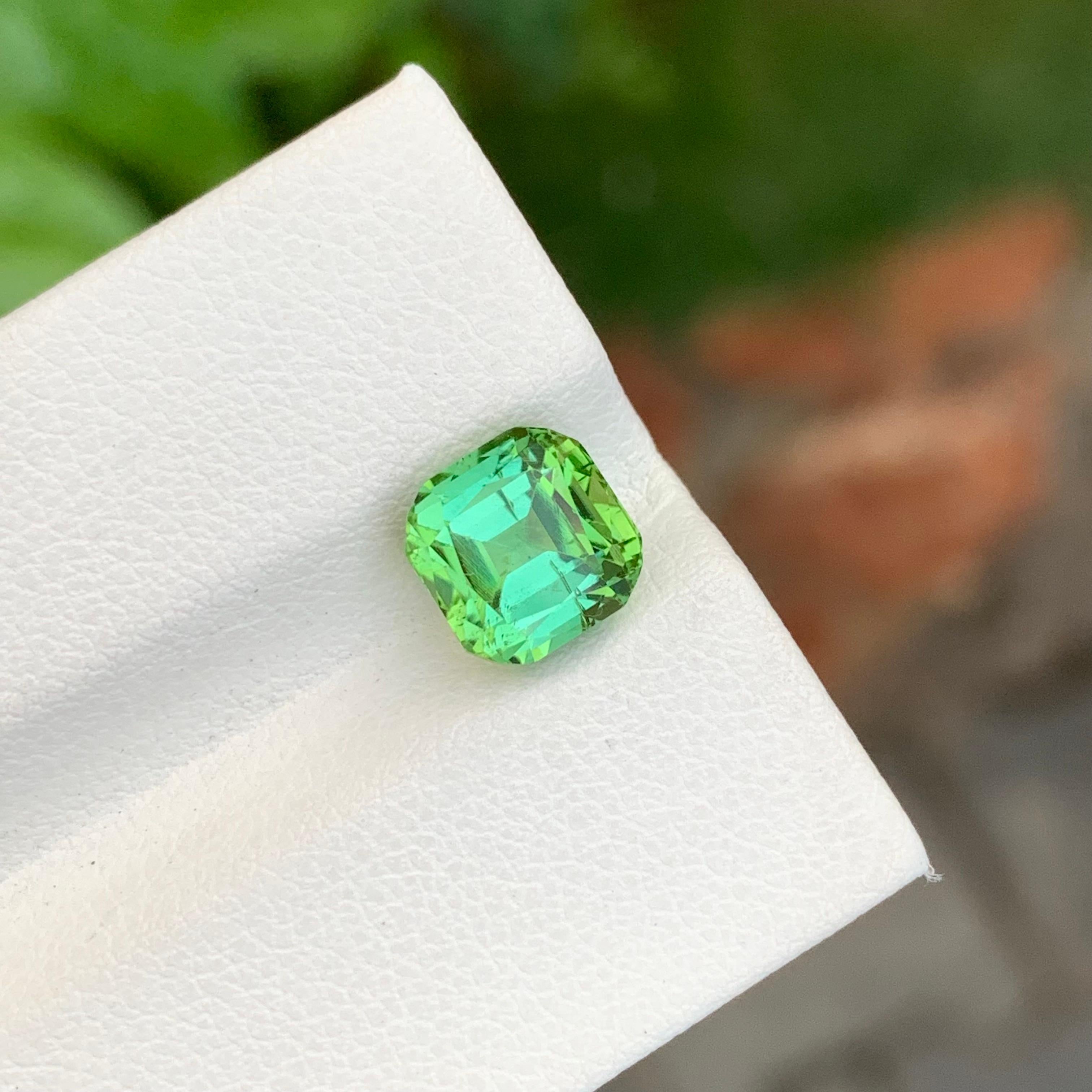 2.85 Carat Natural Bright Green Loose Tourmaline Cushion Shape Gem For Jewellery For Sale 4