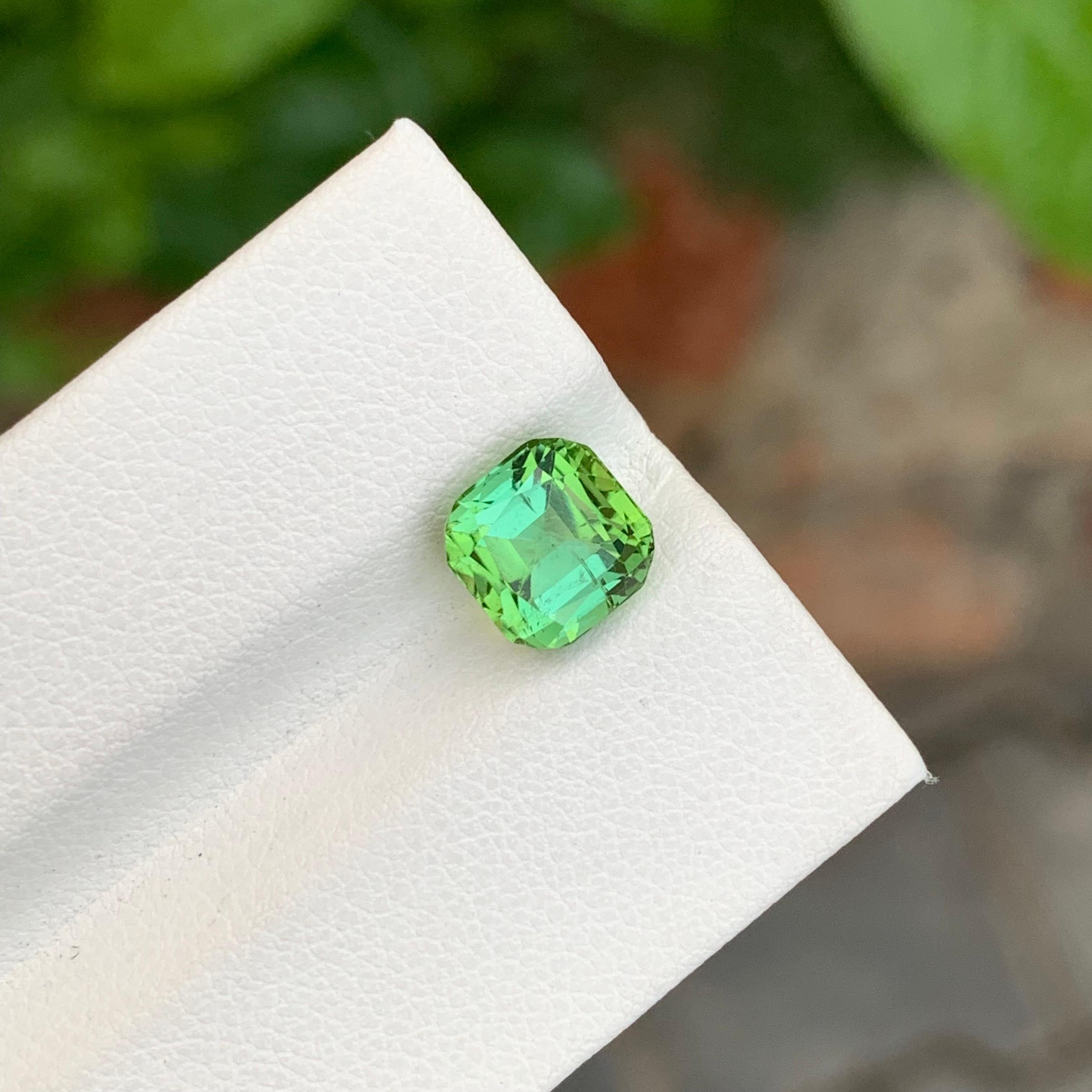 2.85 Carat Natural Bright Green Loose Tourmaline Cushion Shape Gem For Jewellery In New Condition For Sale In Peshawar, PK