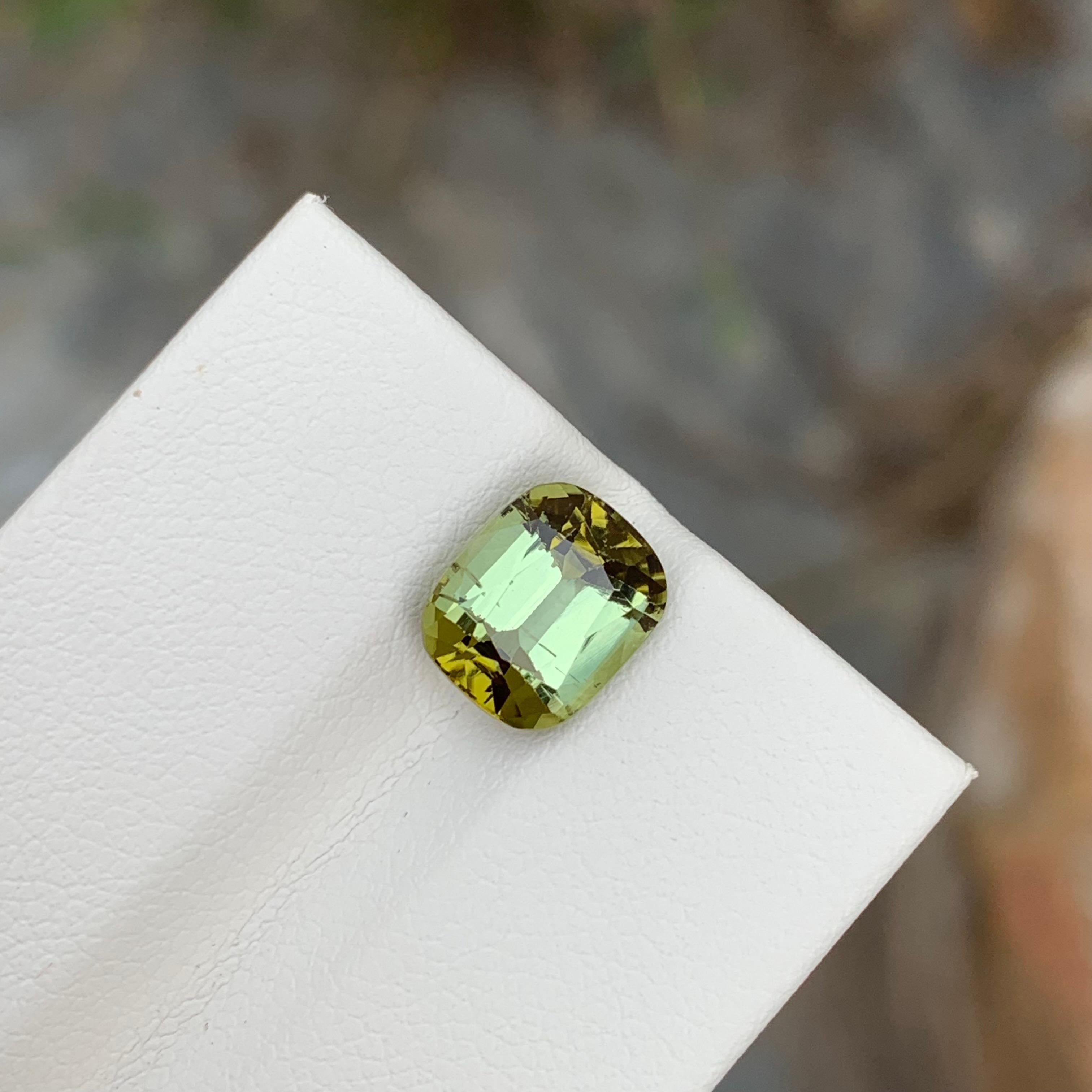 Tourmaline africaine naturelle en forme de coussin de 2.85 carats pour bijoux Unisexe en vente