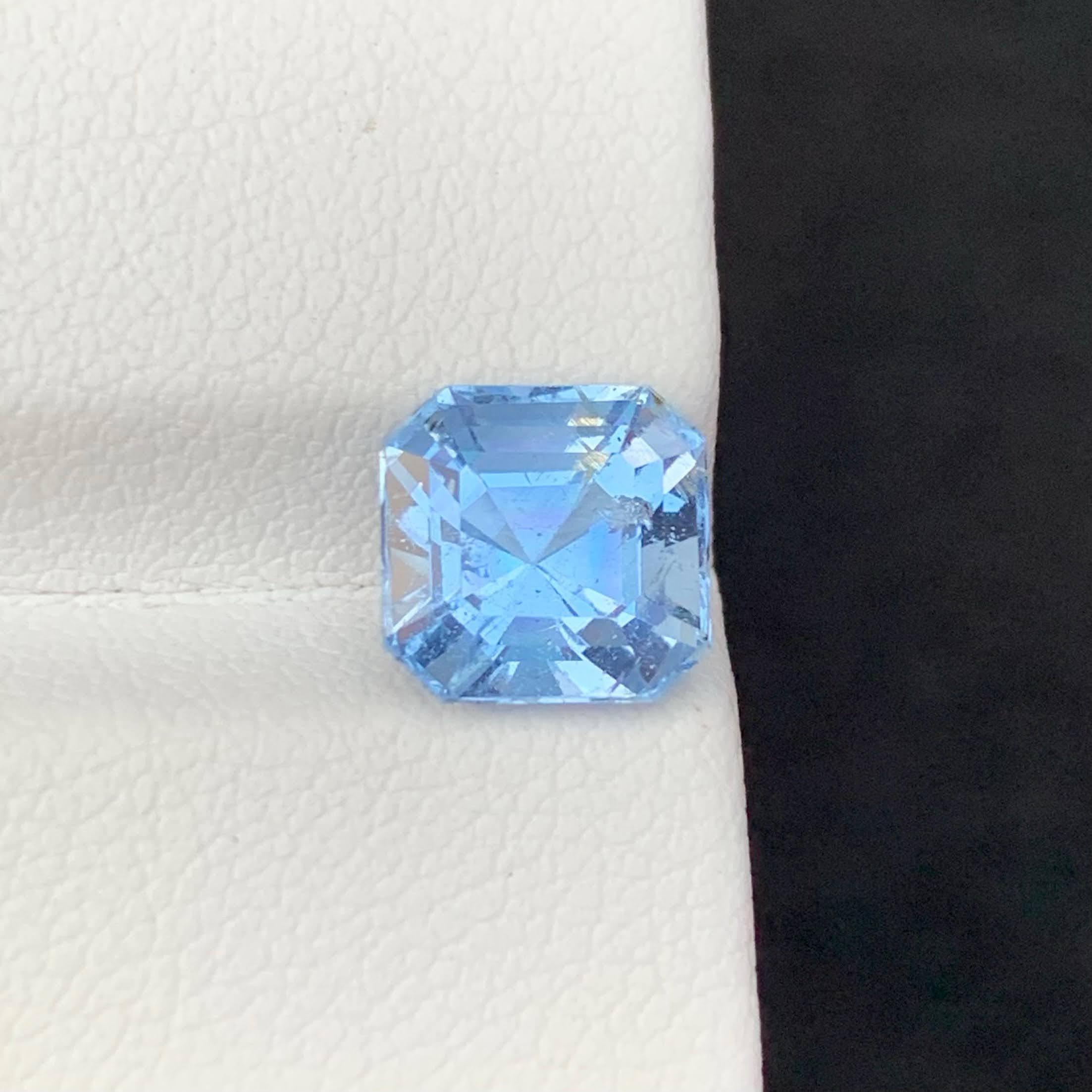 Peso 2,85 carati 
Dimensioni 8,5x8,3x6,6 mm
Trattamento Nessuno 
Origine Pakistan 
Chiarezza SI
Taglia forma Asscher 





Questa acquamarina Blue Goshenite sciolta da 2,85 carati è caratterizzata da un'eleganza raffinata, esaltata dal suo preciso