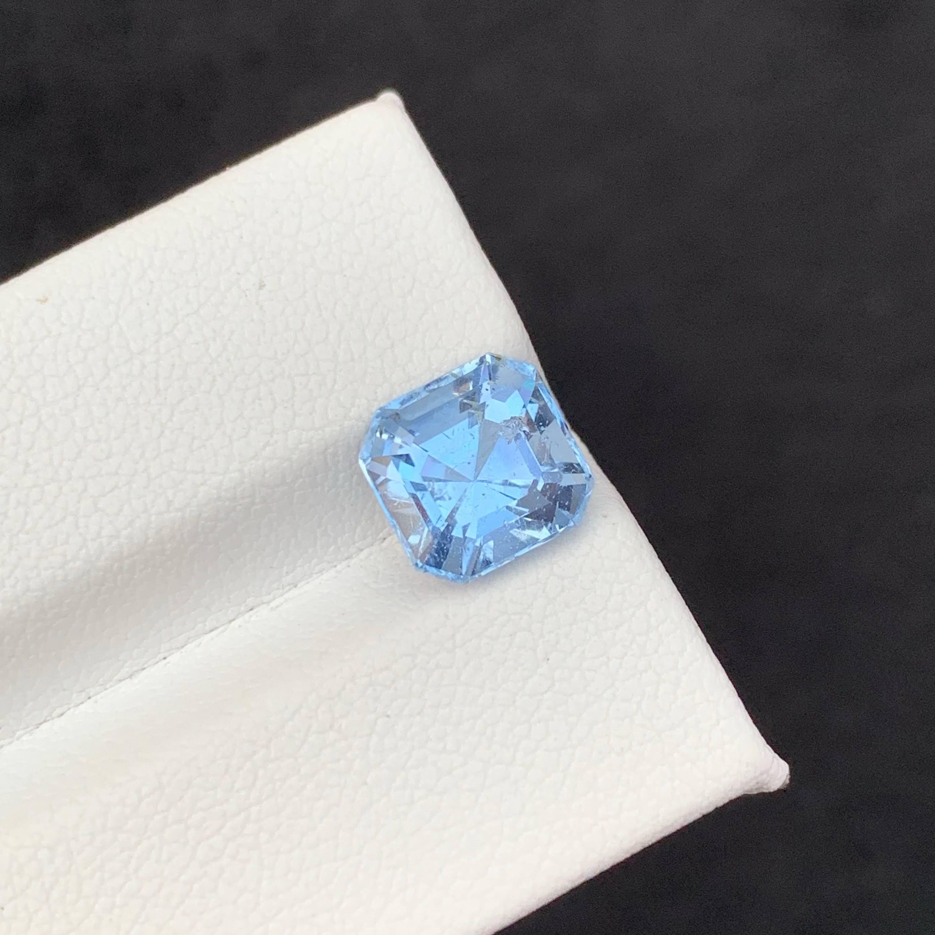 Moderno 2.85 Carati di Acquamarina Blu Goshenite sciolta Nature Taglio Asscher Gemma Pakistan in vendita