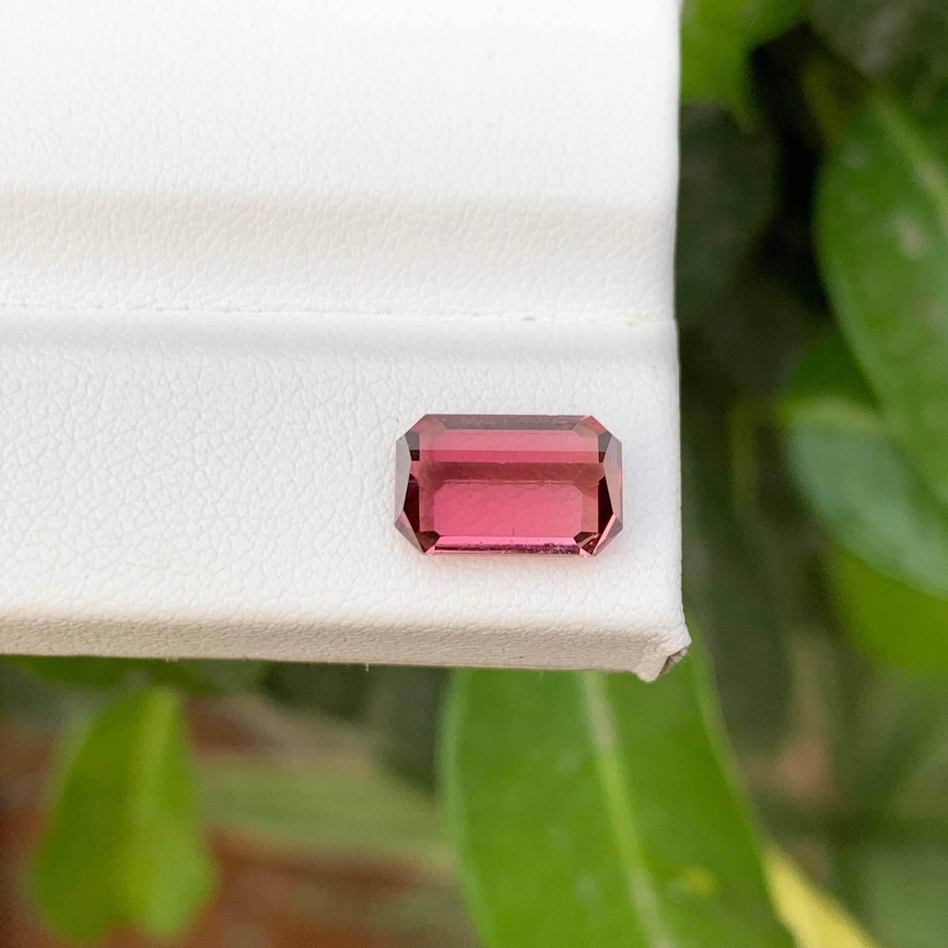 2.85 Carat Natural Loose Bubblegum Pink Tourmaline Emerald Cut Afghan Gemstone (pierre précieuse afghane) en vente 1