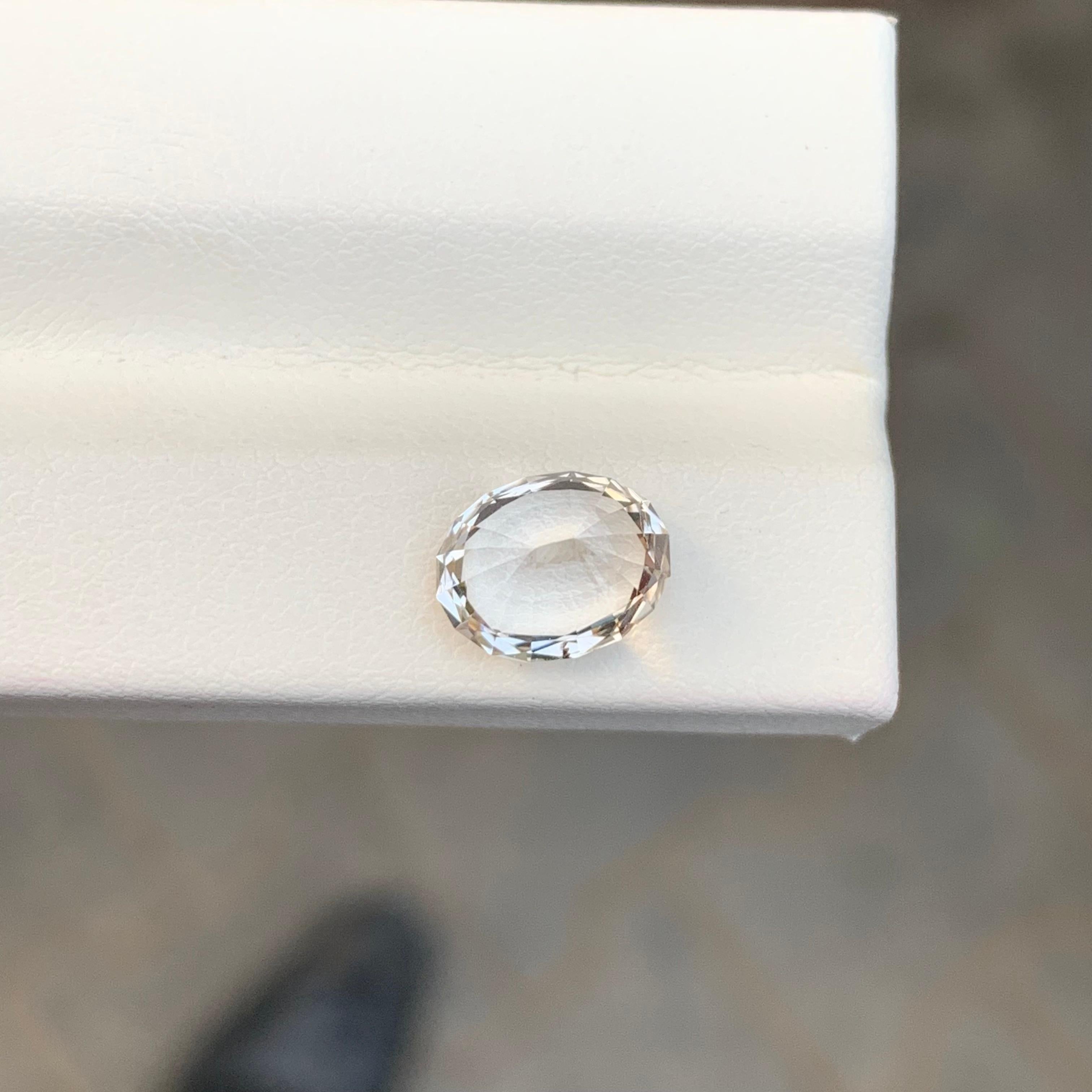 Oval Cut 2.85 Carat Natural Loose Golden Topaz Oval Shape Gem For Sale
