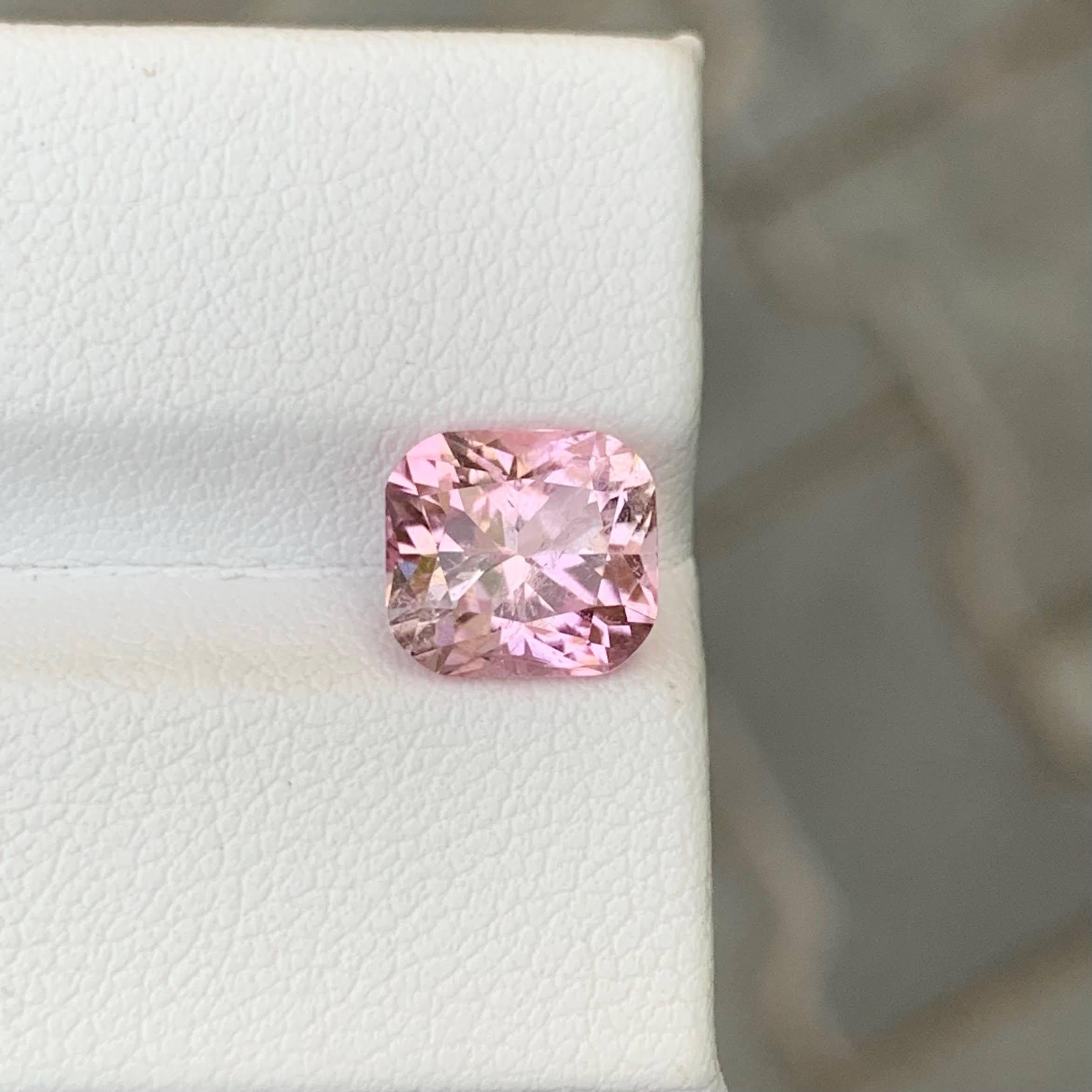 Peso 2,85 quilates 
Dimensiones 8,6x7,8x6,1 mm
Tratamiento Ninguno 
Origen Afgano 
Claridad SI
Forma Corte Cojín Precisión 





Esta Turmalina Rosa Suelta Natural de 2,85 quilates es una gema impresionante con un corte en cojín de precisión
