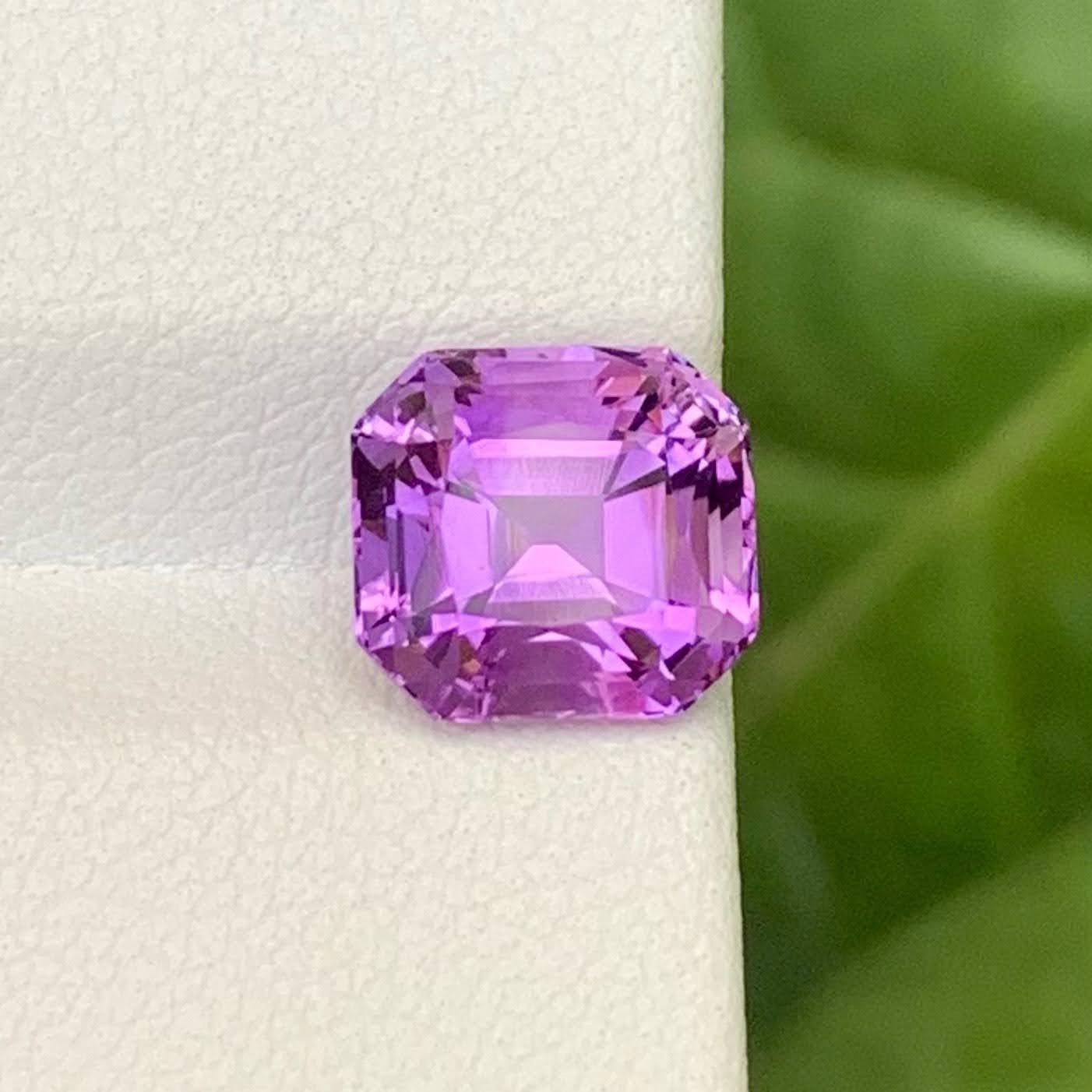 Peso 2,85 carati 
Dimensioni 8,2x7,6x6,1 mm
Trattamento Nessuno
Origine Brasile 
Chiarezza VVS 
Forma taglio cuscino 




Questa pietra di ametista viola naturale sfusa da 2,85 carati è una gemma affascinante, famosa per la sua profonda tonalità di