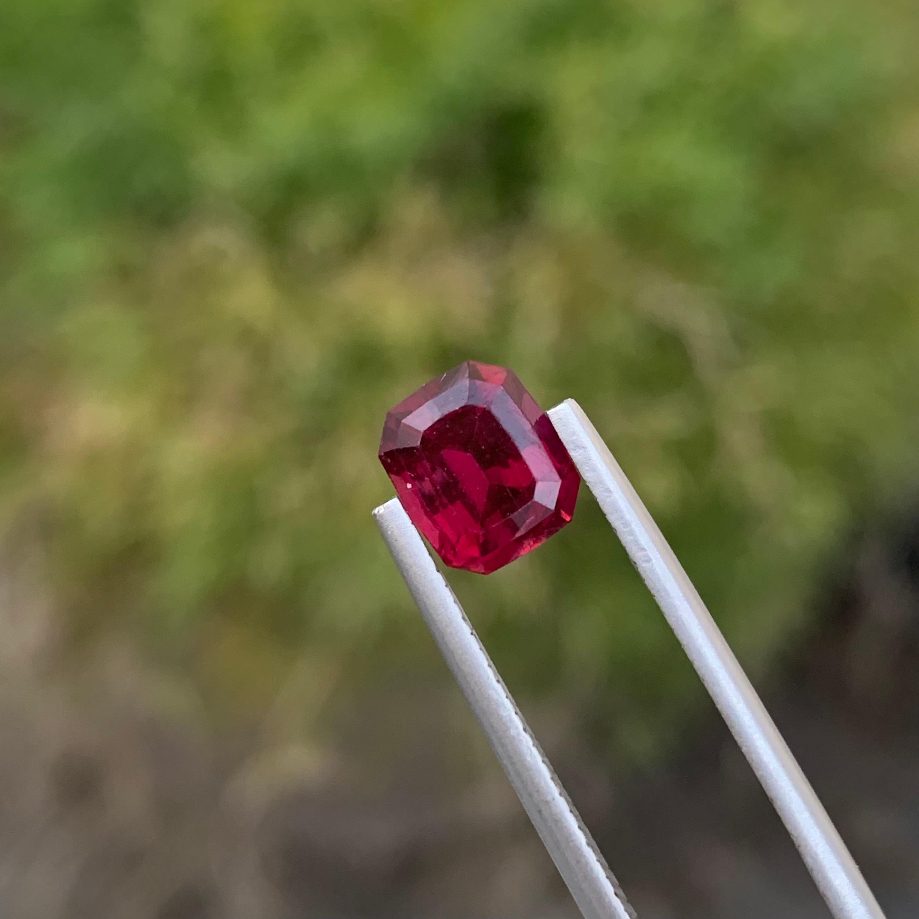 2.85 Carat Natural Loose Rhodolite Garnet Emerald Shape Gem For Jewellery In New Condition For Sale In Peshawar, PK